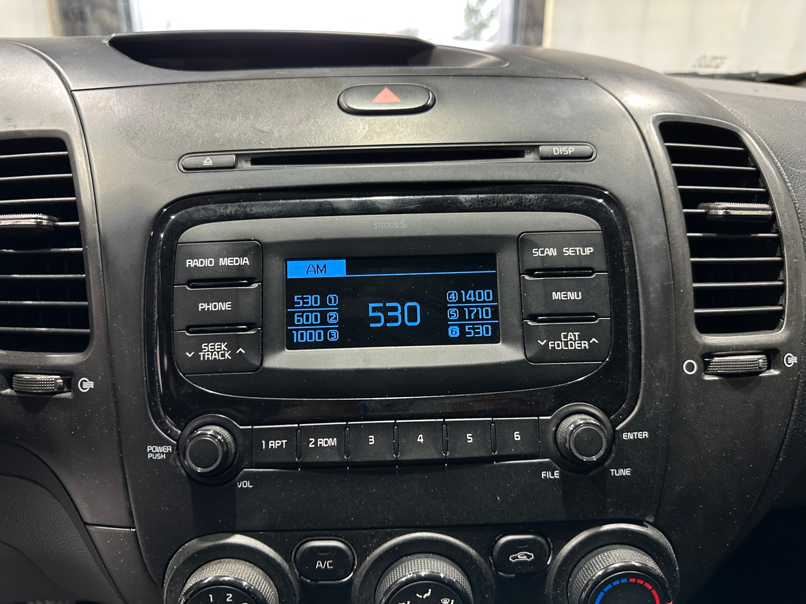 Thumbnail: 2017 Kia Forte - 4