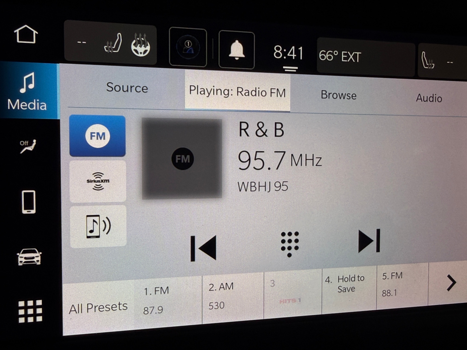 Thumbnail: 2024 Chrysler Voyager - 4