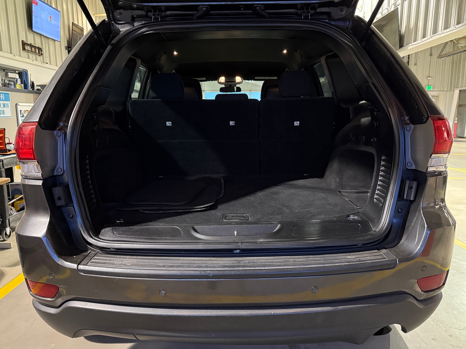 Thumbnail: 2018 Jeep Grand Cherokee - 7