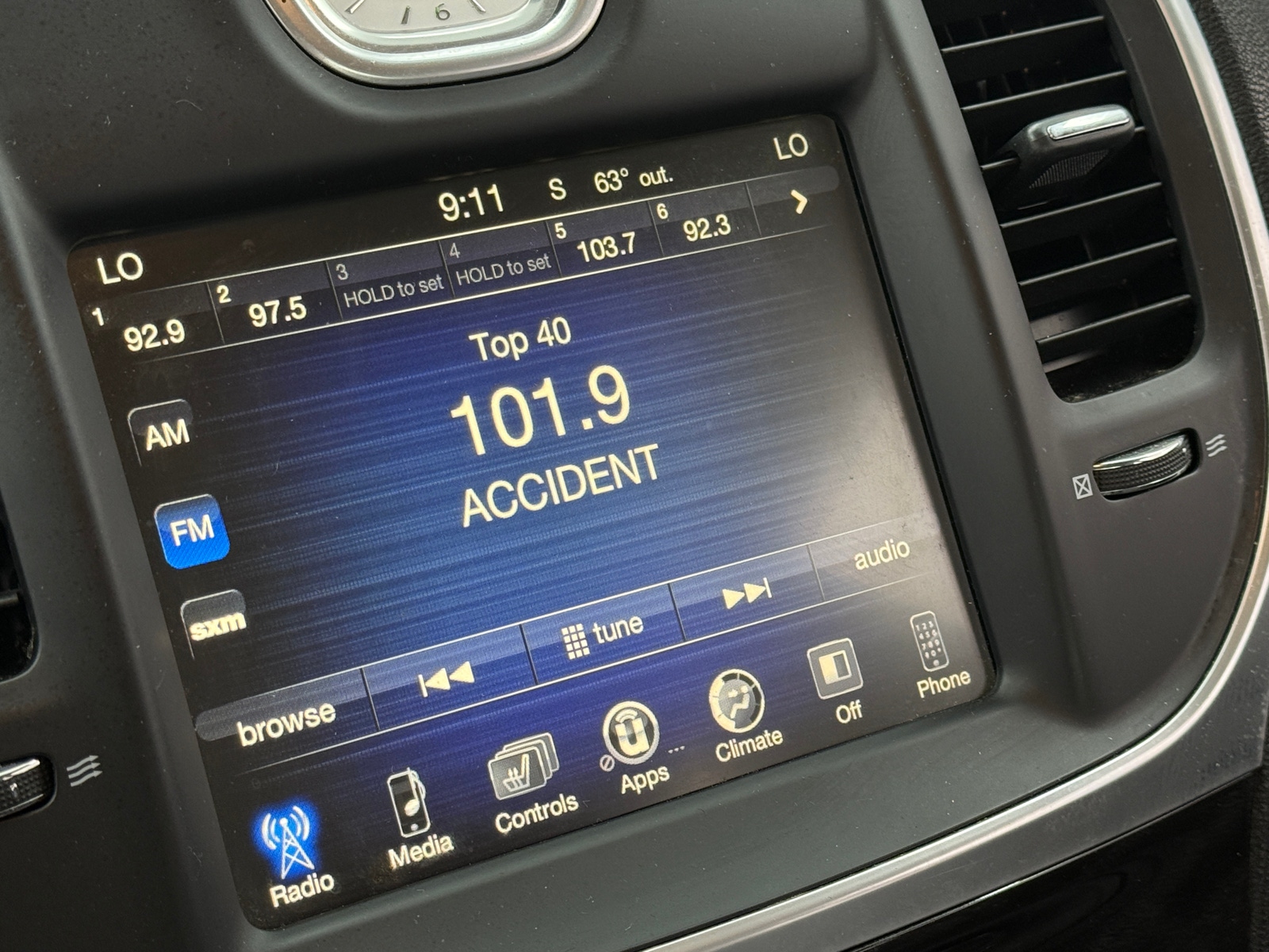 Thumbnail: 2015 Chrysler 300 - 3