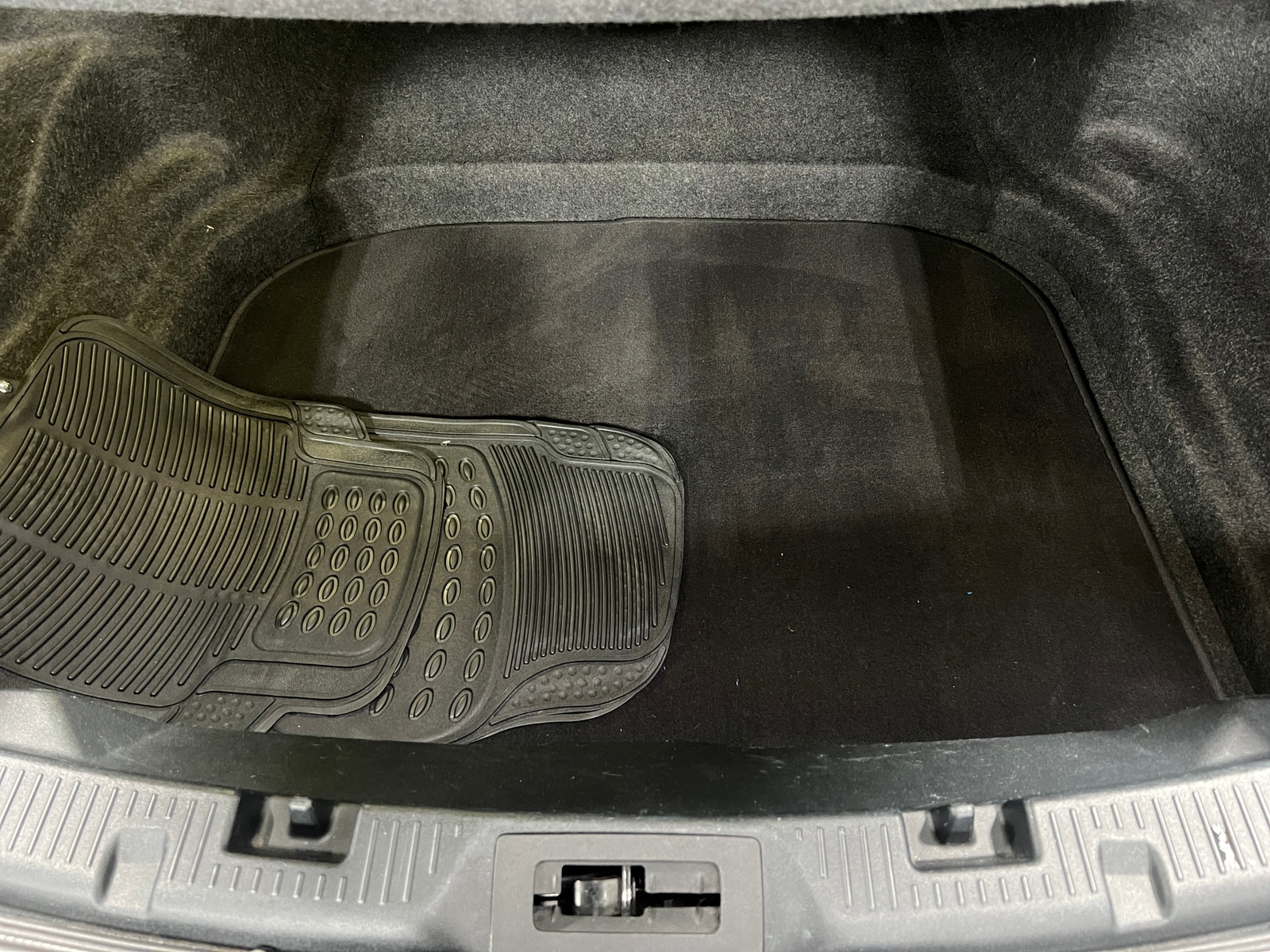 Thumbnail: 2016 Lincoln MKS - 6