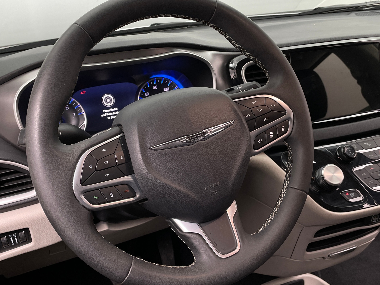 Thumbnail: 2024 Chrysler Pacifica - 4