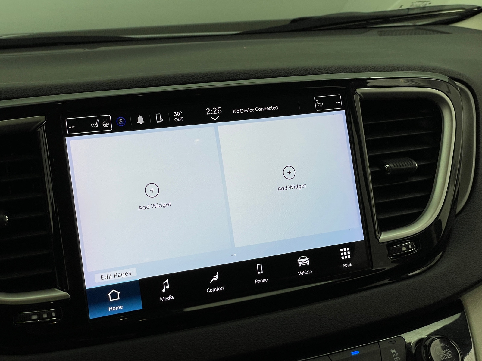 Thumbnail: 2024 Chrysler Pacifica - 3