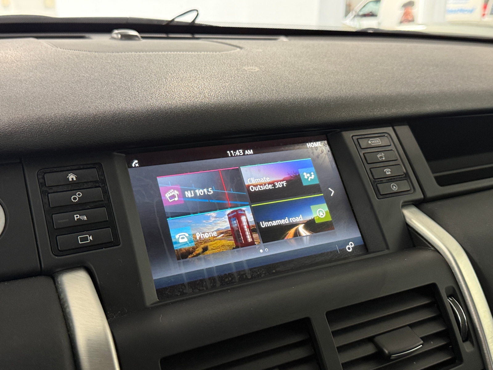 Thumbnail: 2019 Land Rover Discovery Sport - 3