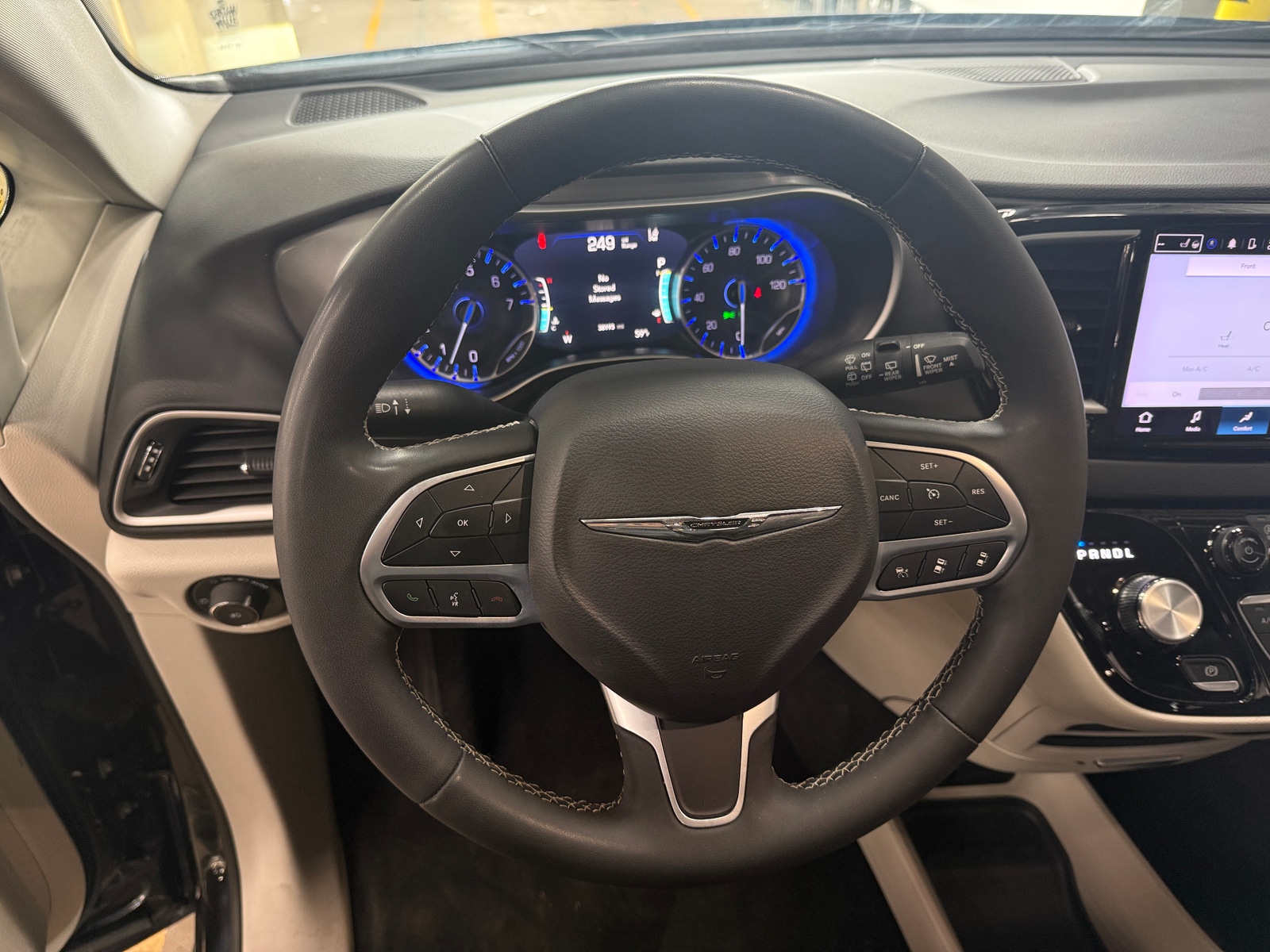 Thumbnail: 2024 Chrysler Pacifica - 4