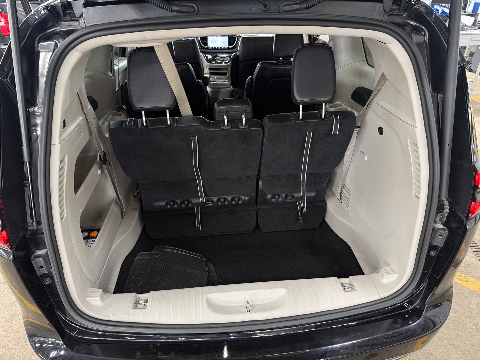 Thumbnail: 2024 Chrysler Pacifica - 6