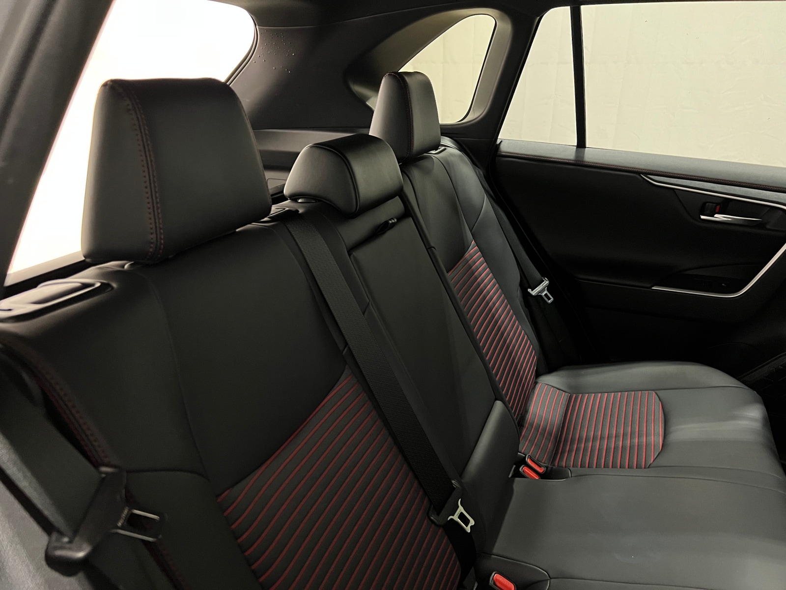 Thumbnail: 2021 Toyota RAV4 - 6