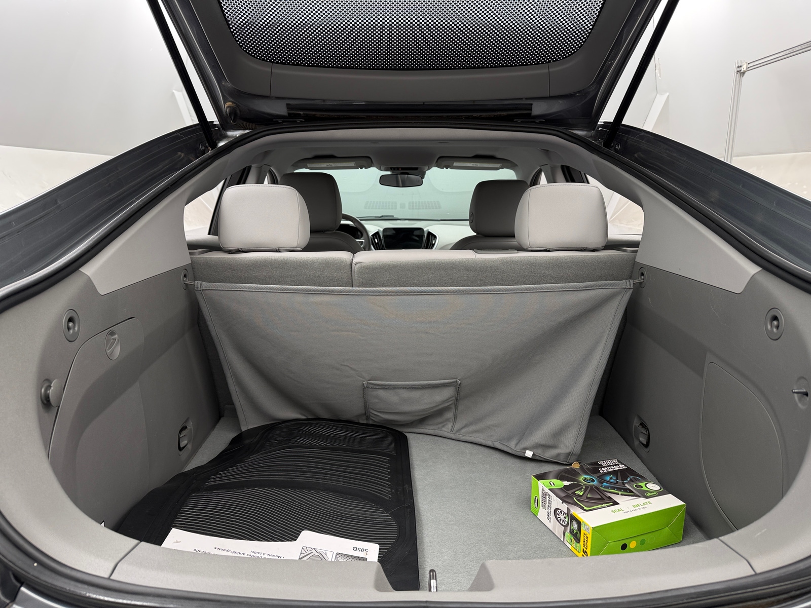 Thumbnail: 2018 Chevrolet Volt - 7