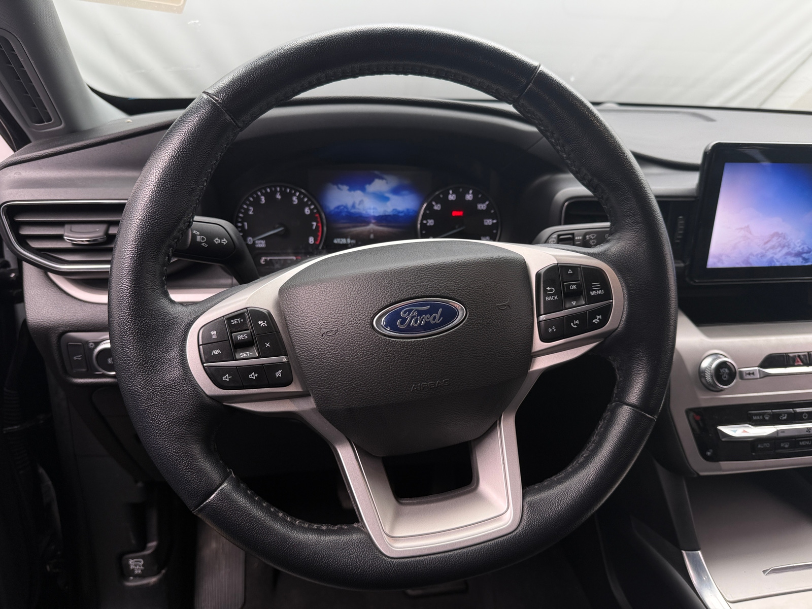 Thumbnail: 2022 Ford Explorer - 5