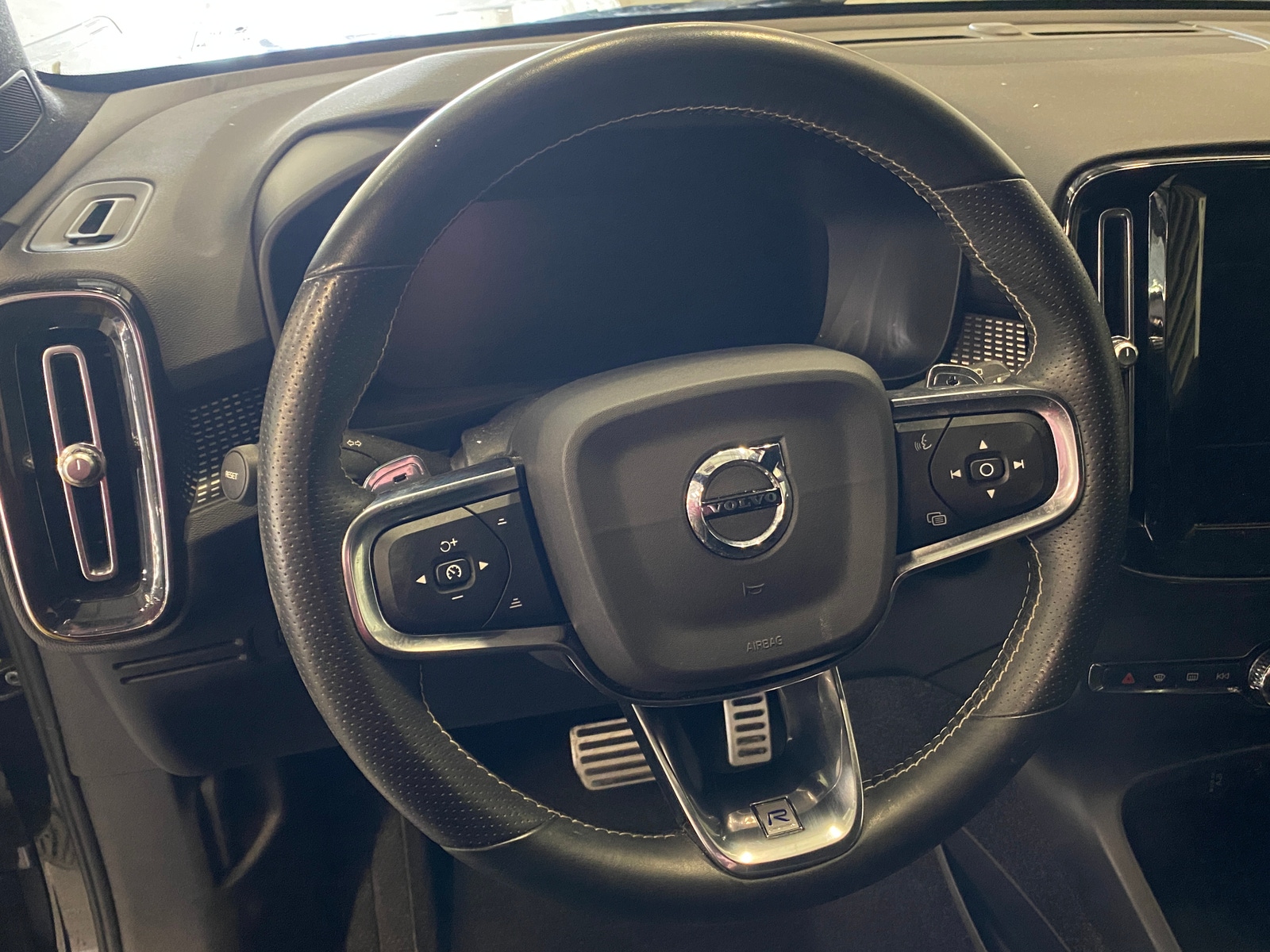 Thumbnail: 2020 Volvo XC40 - 4