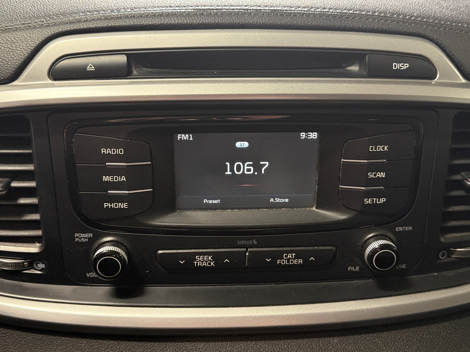 Thumbnail: 2016 Kia Sorento - 4