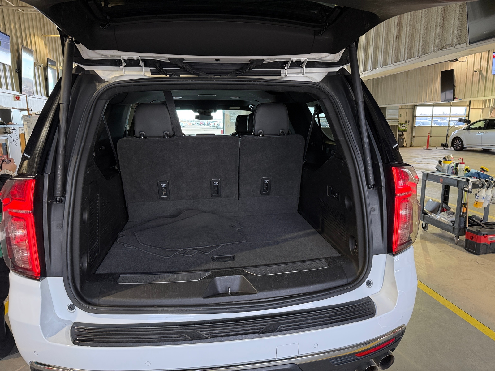 Thumbnail: 2023 Chevrolet Suburban - 6