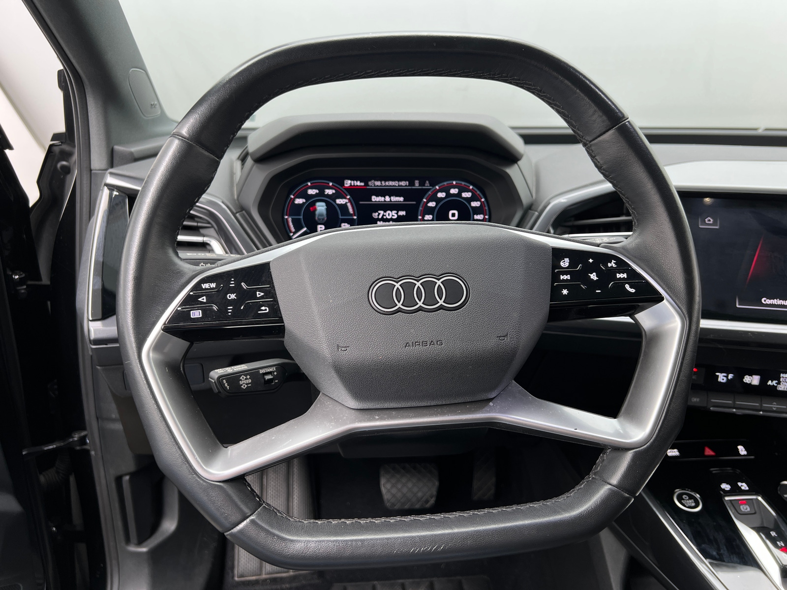 Thumbnail: 2022 Audi Q4 e-tron - 4