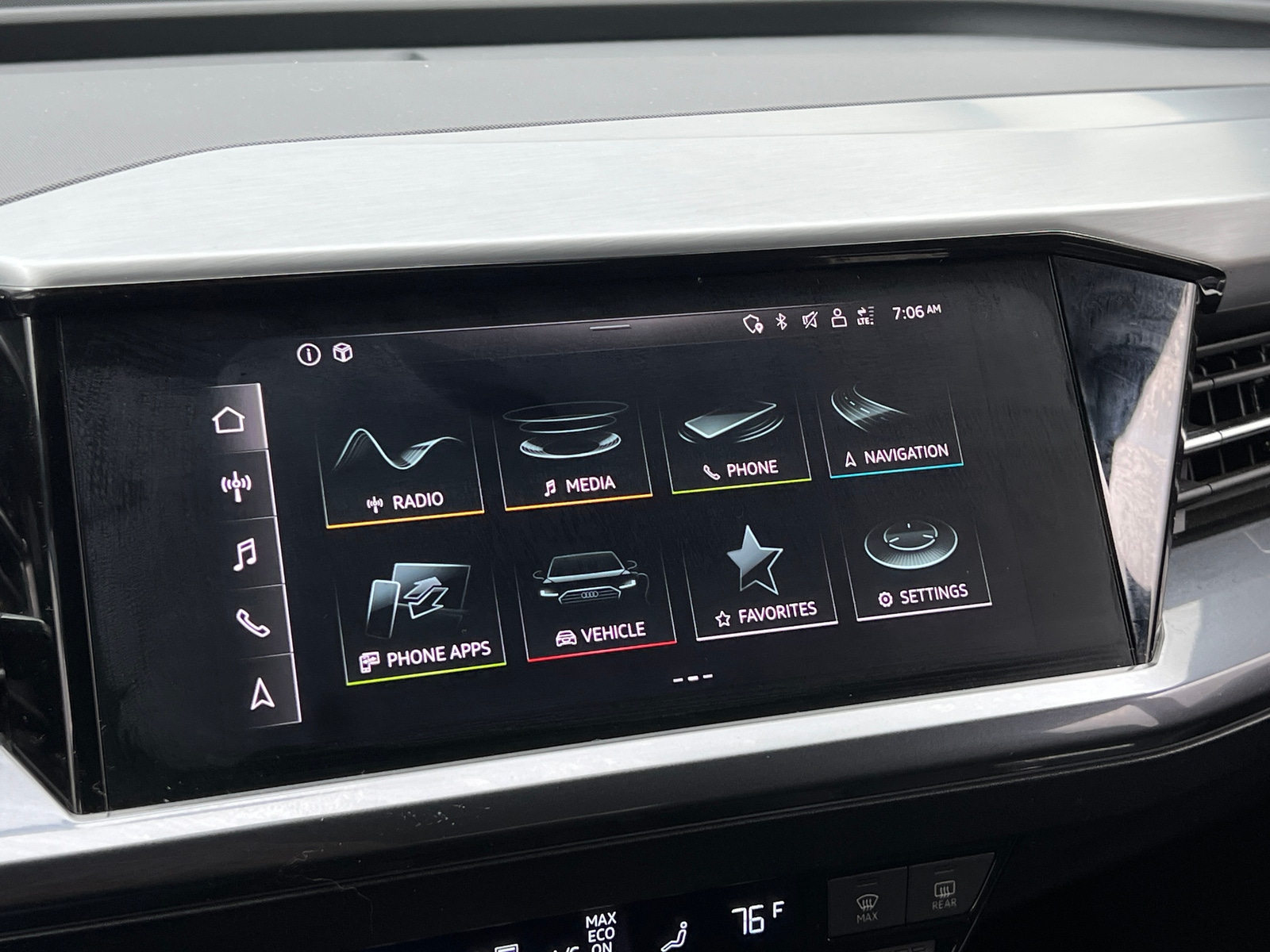 Thumbnail: 2022 Audi Q4 e-tron - 3