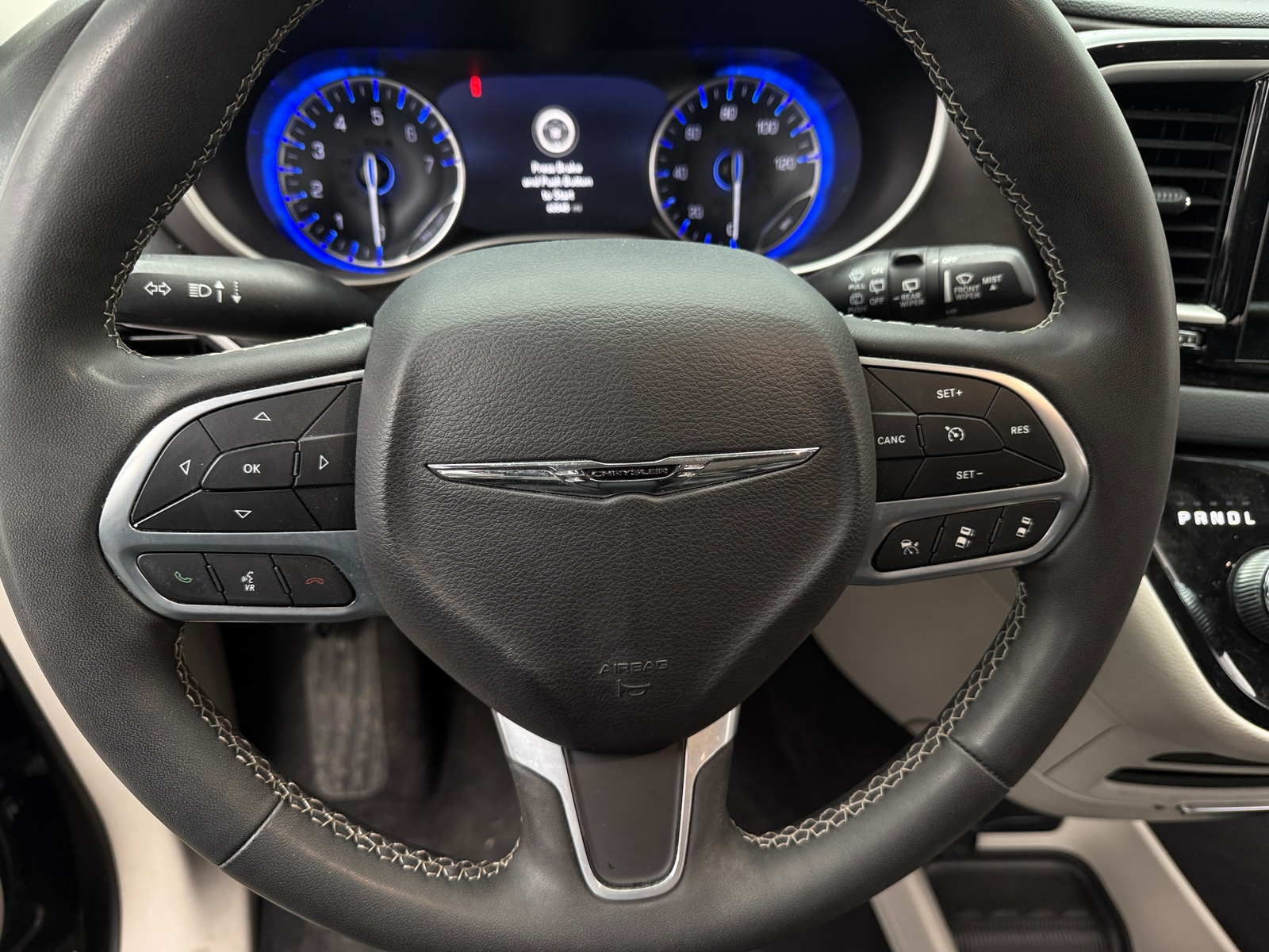 Thumbnail: 2023 Chrysler Pacifica - 4