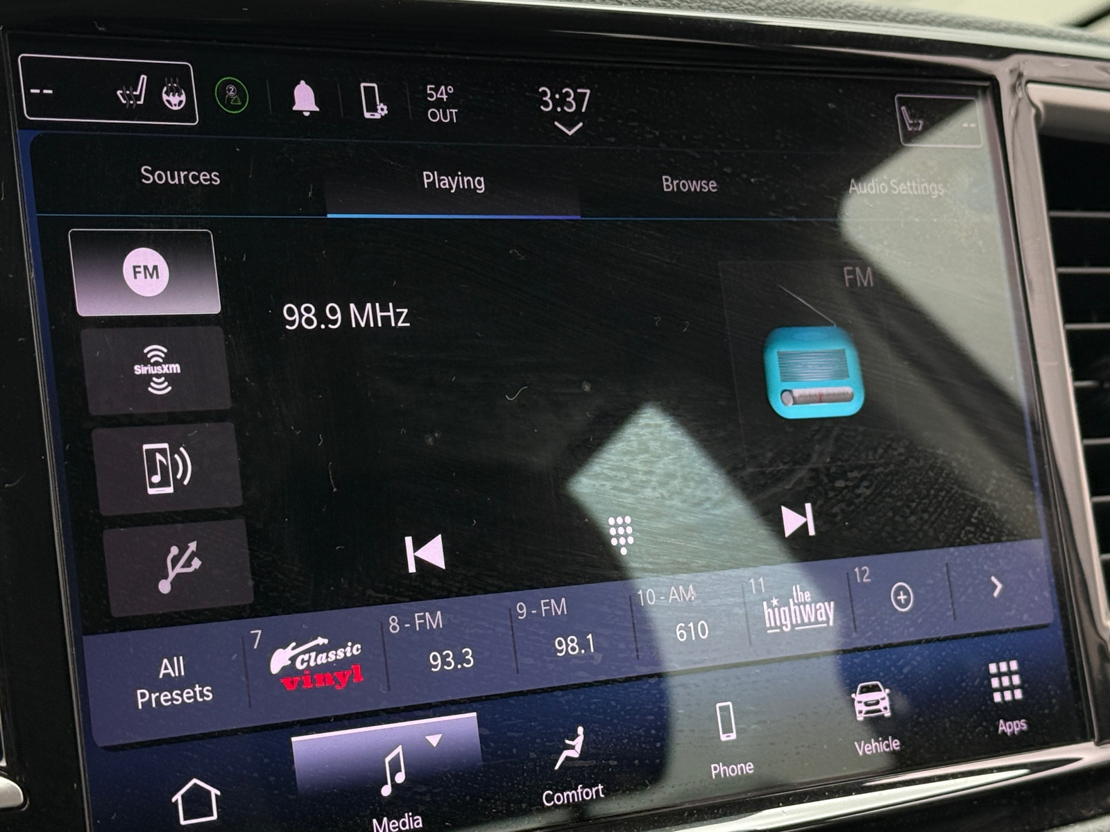 Thumbnail: 2023 Chrysler Pacifica - 3