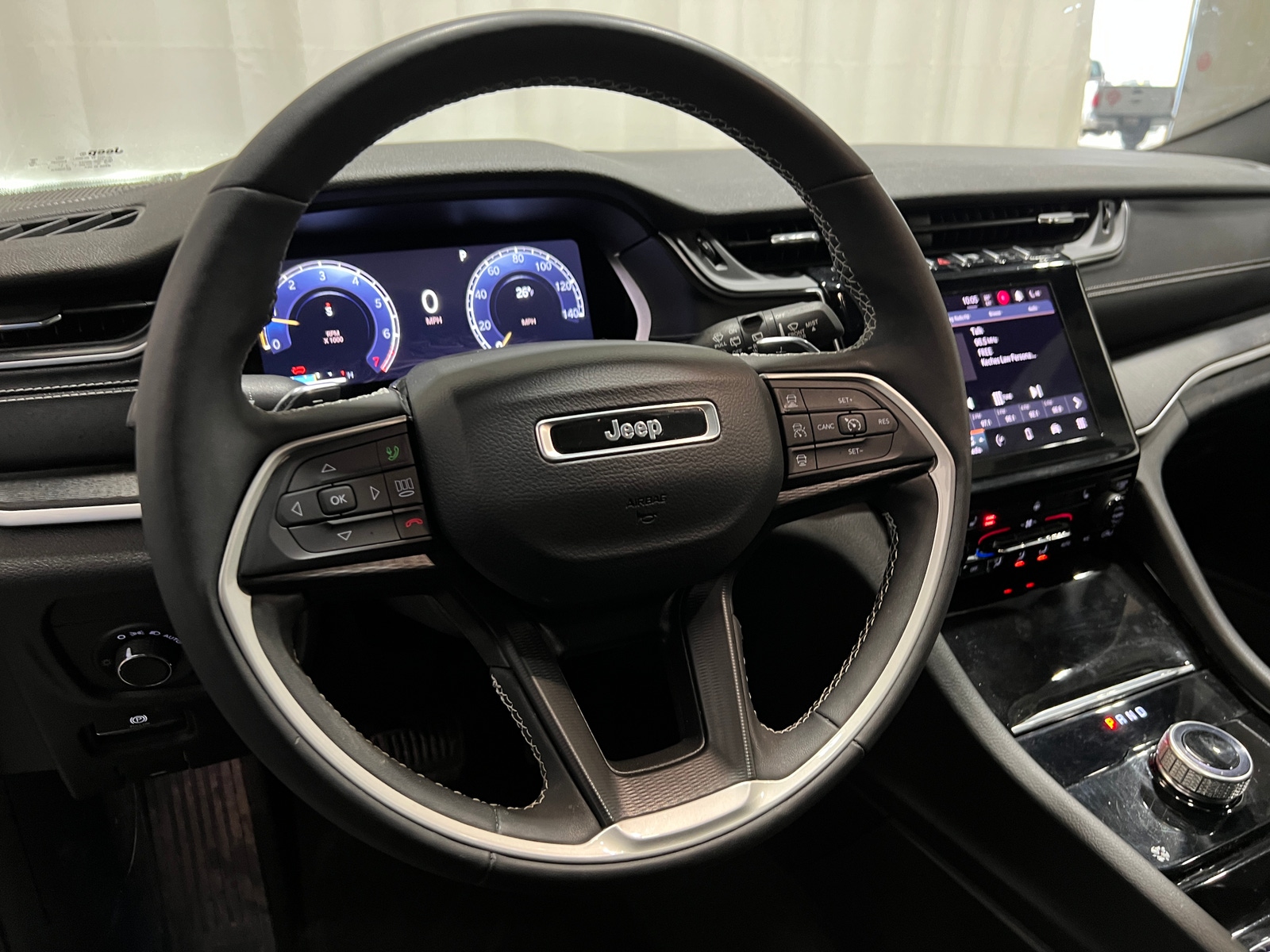 Thumbnail: 2023 Jeep Grand Cherokee L - 4