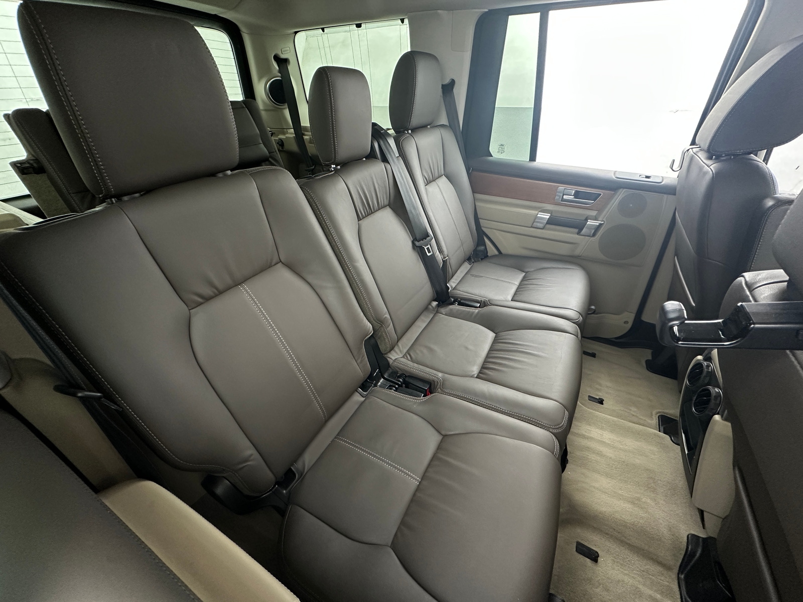 Thumbnail: 2015 Land Rover LR4 - 5