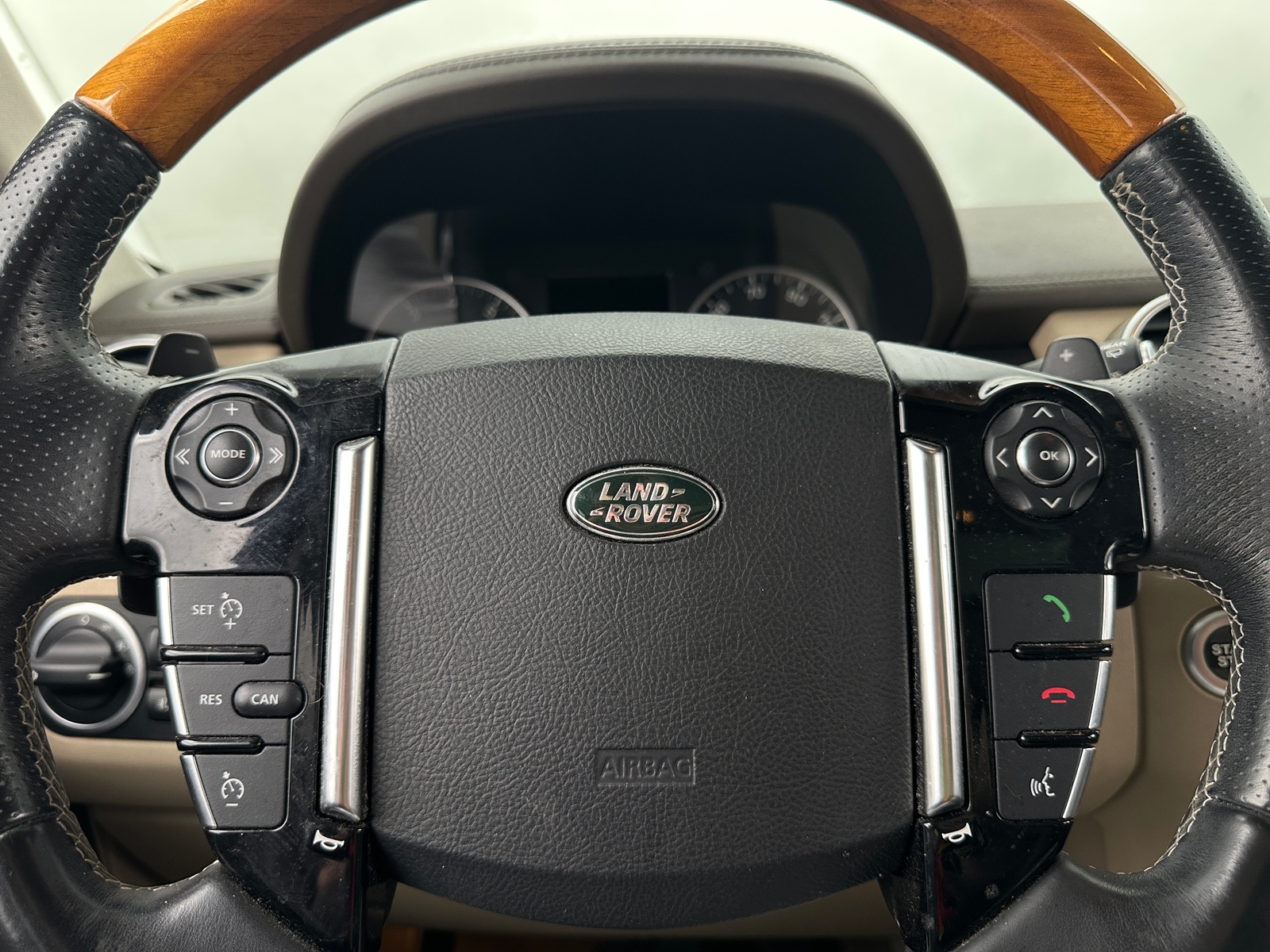 Thumbnail: 2015 Land Rover LR4 - 4