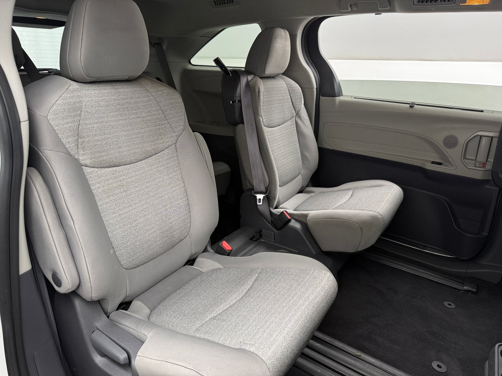 Thumbnail: 2021 Toyota Sienna - 6