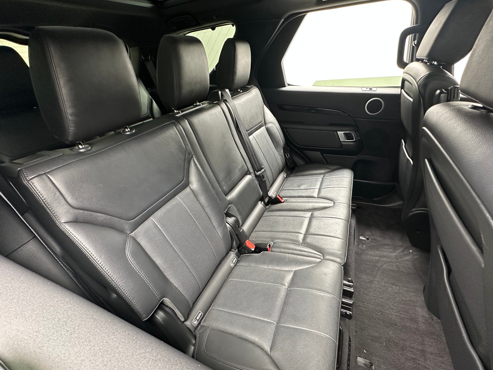 Thumbnail: 2019 Land Rover Discovery - 5