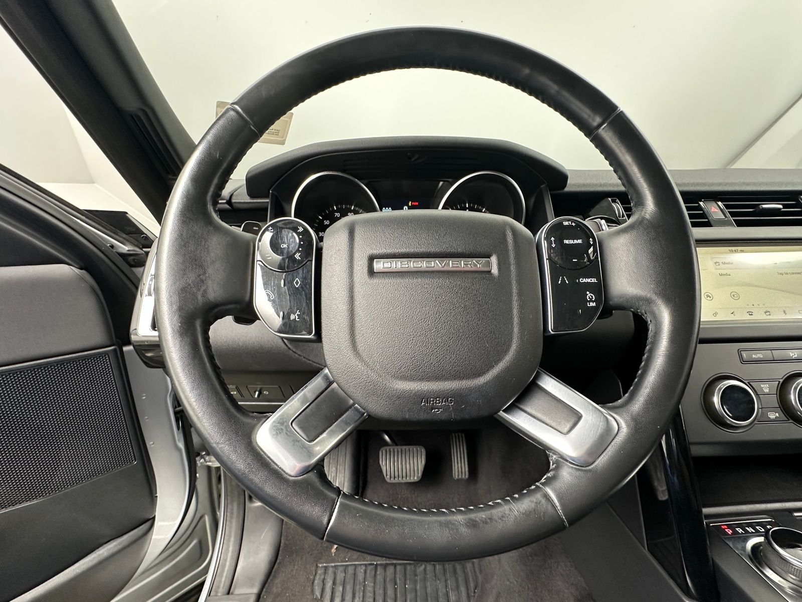 Thumbnail: 2019 Land Rover Discovery - 4