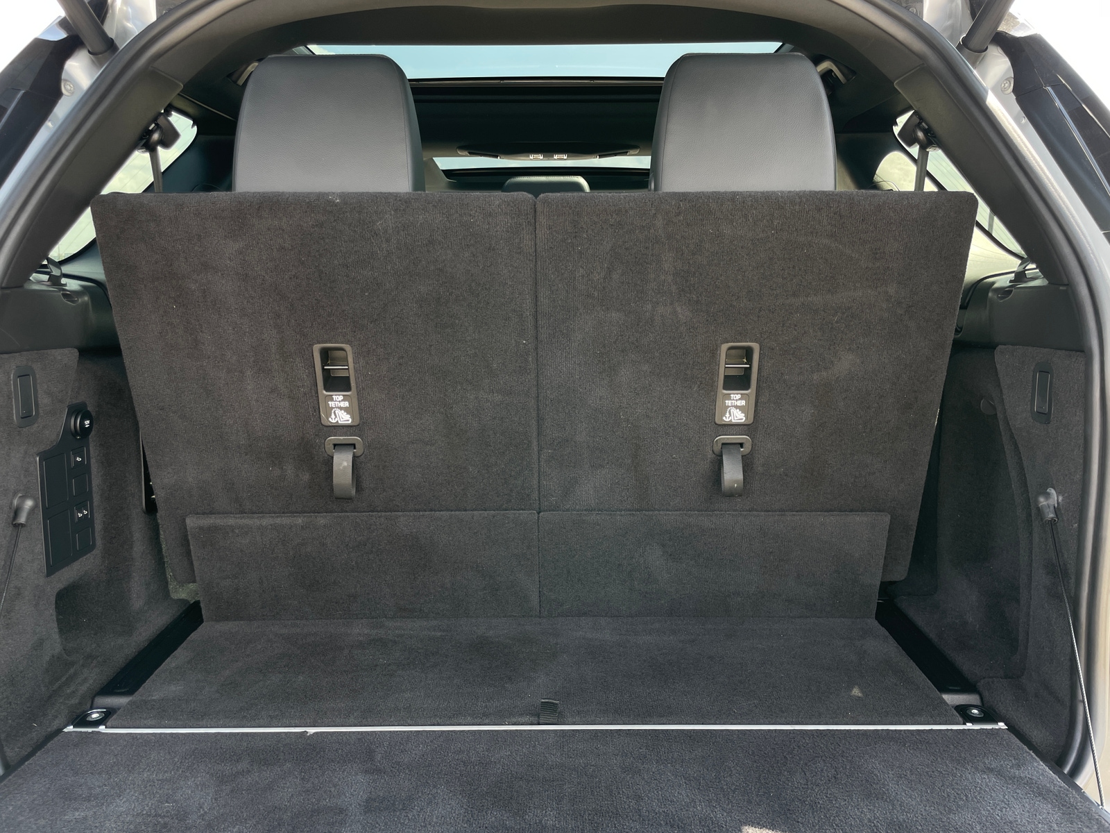 Thumbnail: 2019 Land Rover Discovery - 6