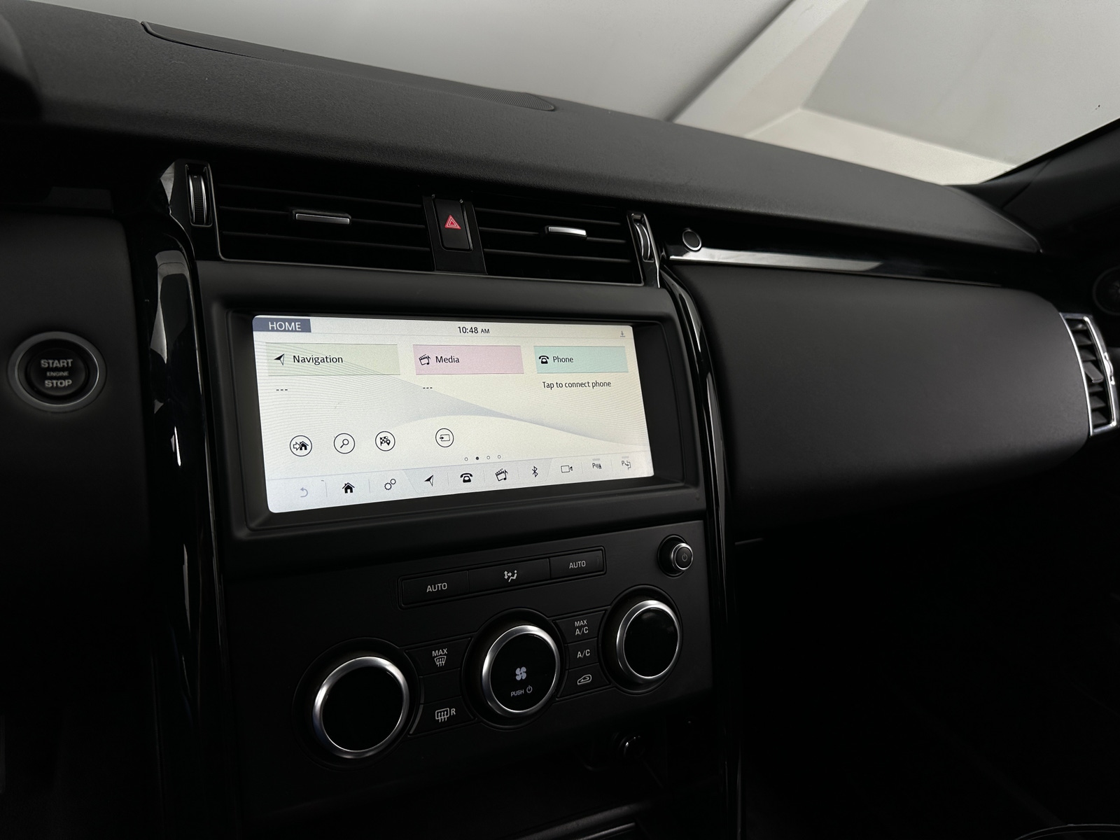 Thumbnail: 2019 Land Rover Discovery - 3