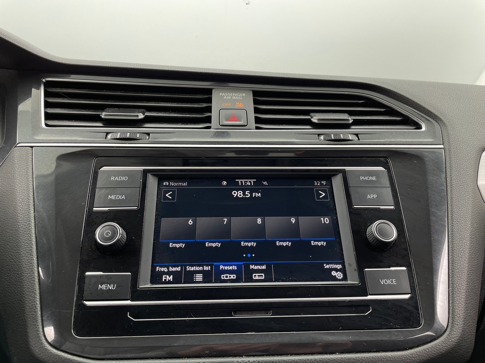 Thumbnail: 2021 Volkswagen Tiguan - 4