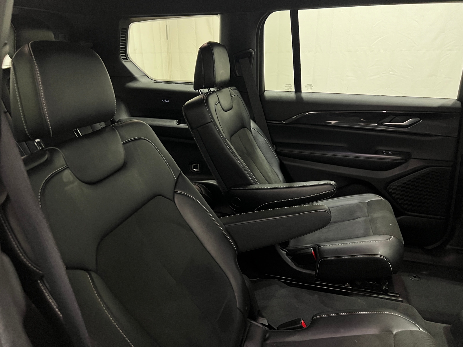 Thumbnail: 2023 Jeep Grand Cherokee L - 6