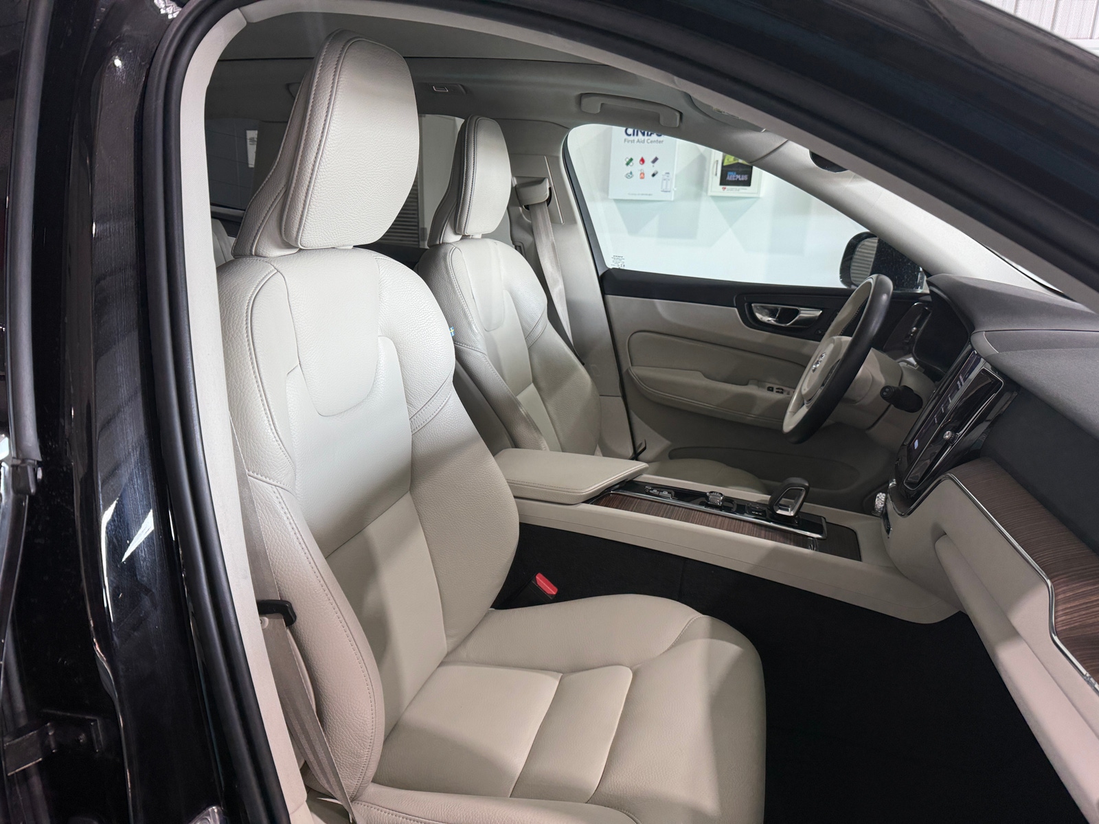 Thumbnail: 2022 Volvo XC60 - 2