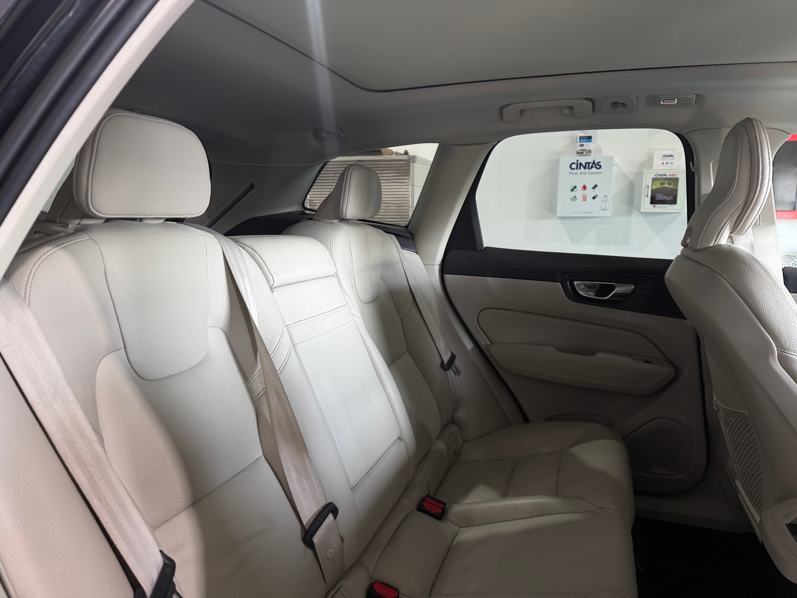 Thumbnail: 2022 Volvo XC60 - 6