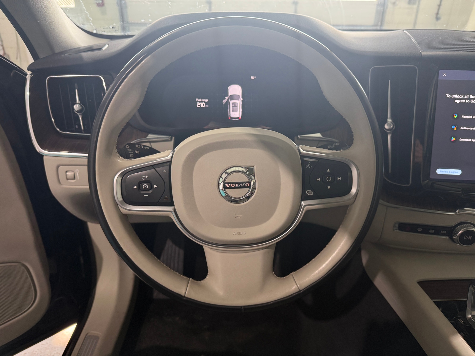 Thumbnail: 2022 Volvo XC60 - 5