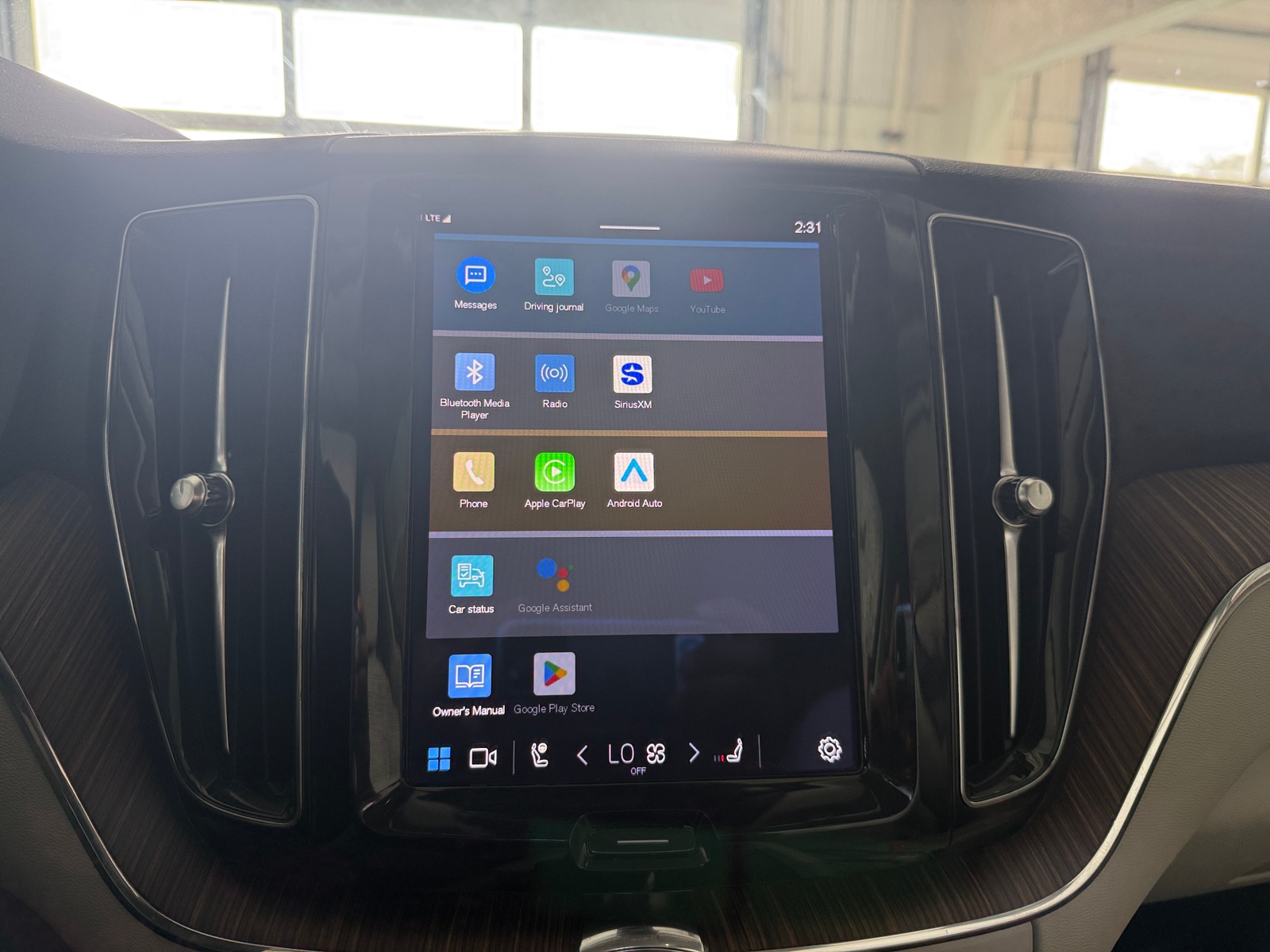 Thumbnail: 2022 Volvo XC60 - 4