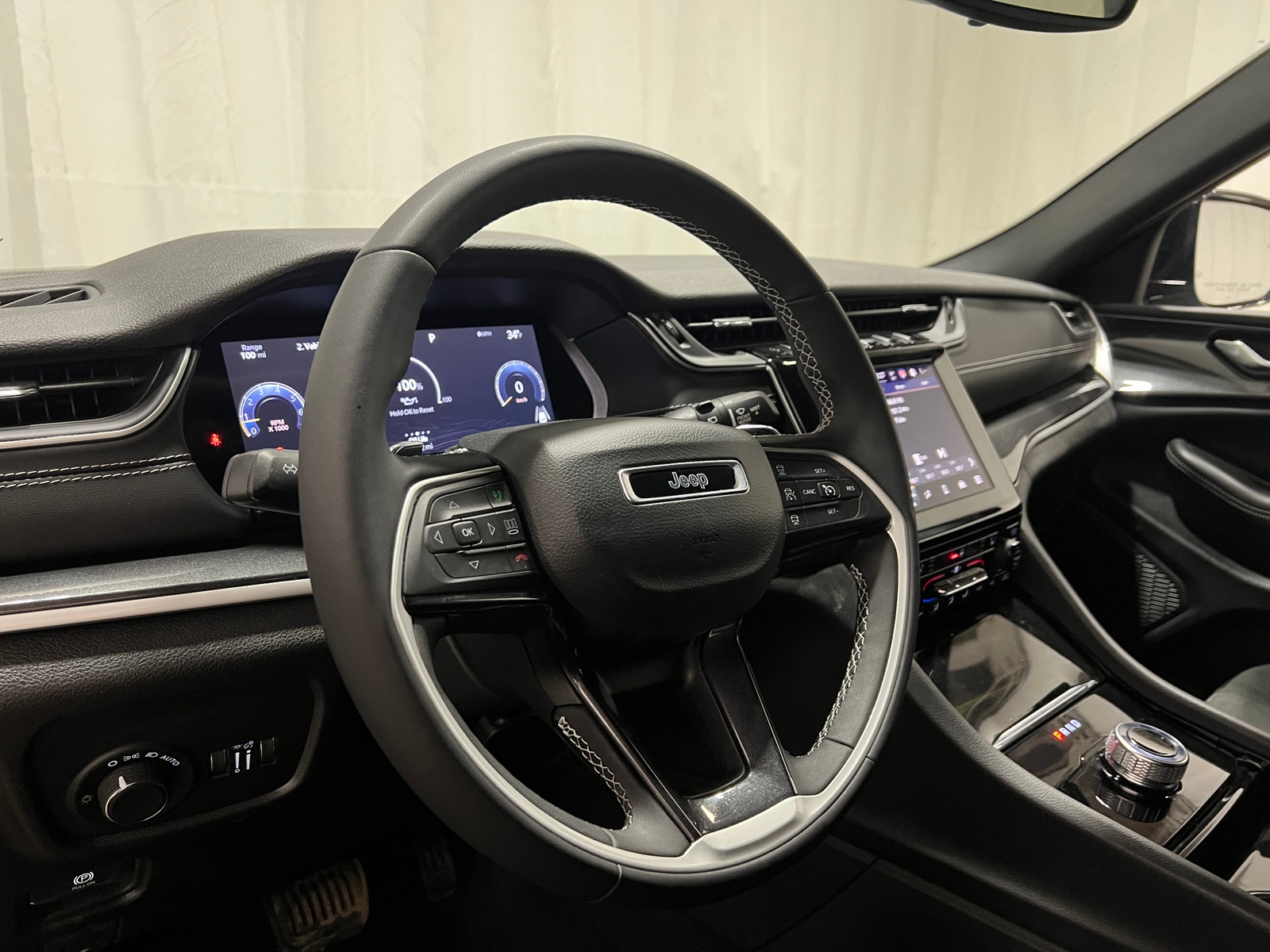 Thumbnail: 2023 Jeep Grand Cherokee L - 4