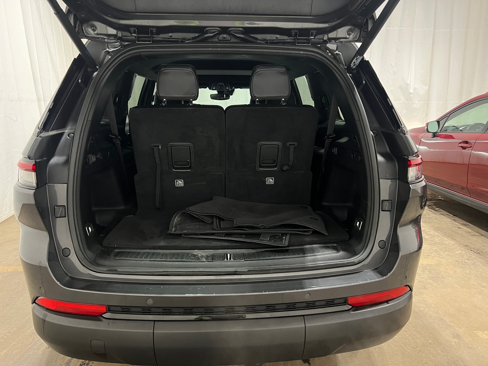 Thumbnail: 2023 Jeep Grand Cherokee L - 6