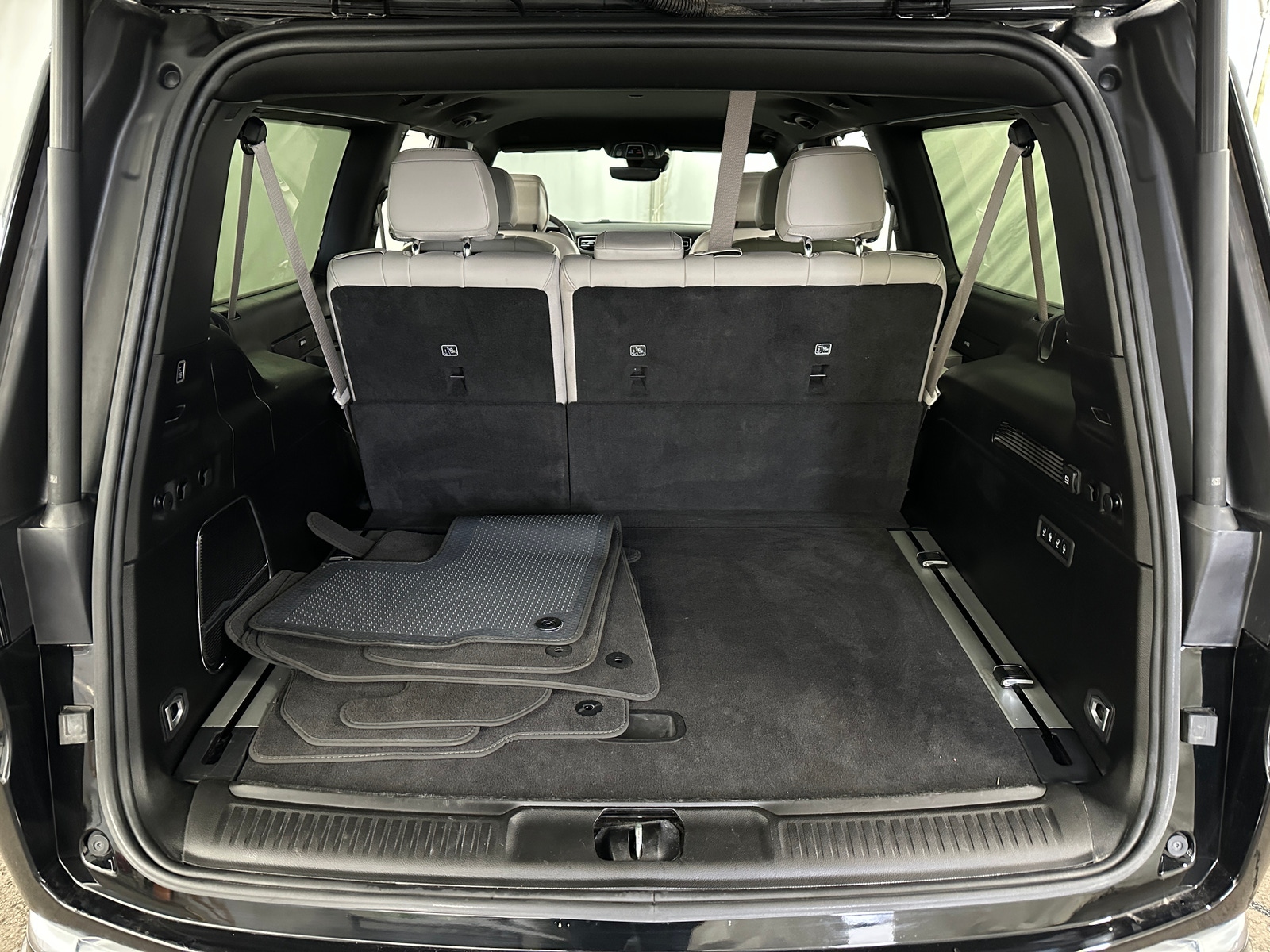 Thumbnail: 2025 Jeep Wagoneer - 6