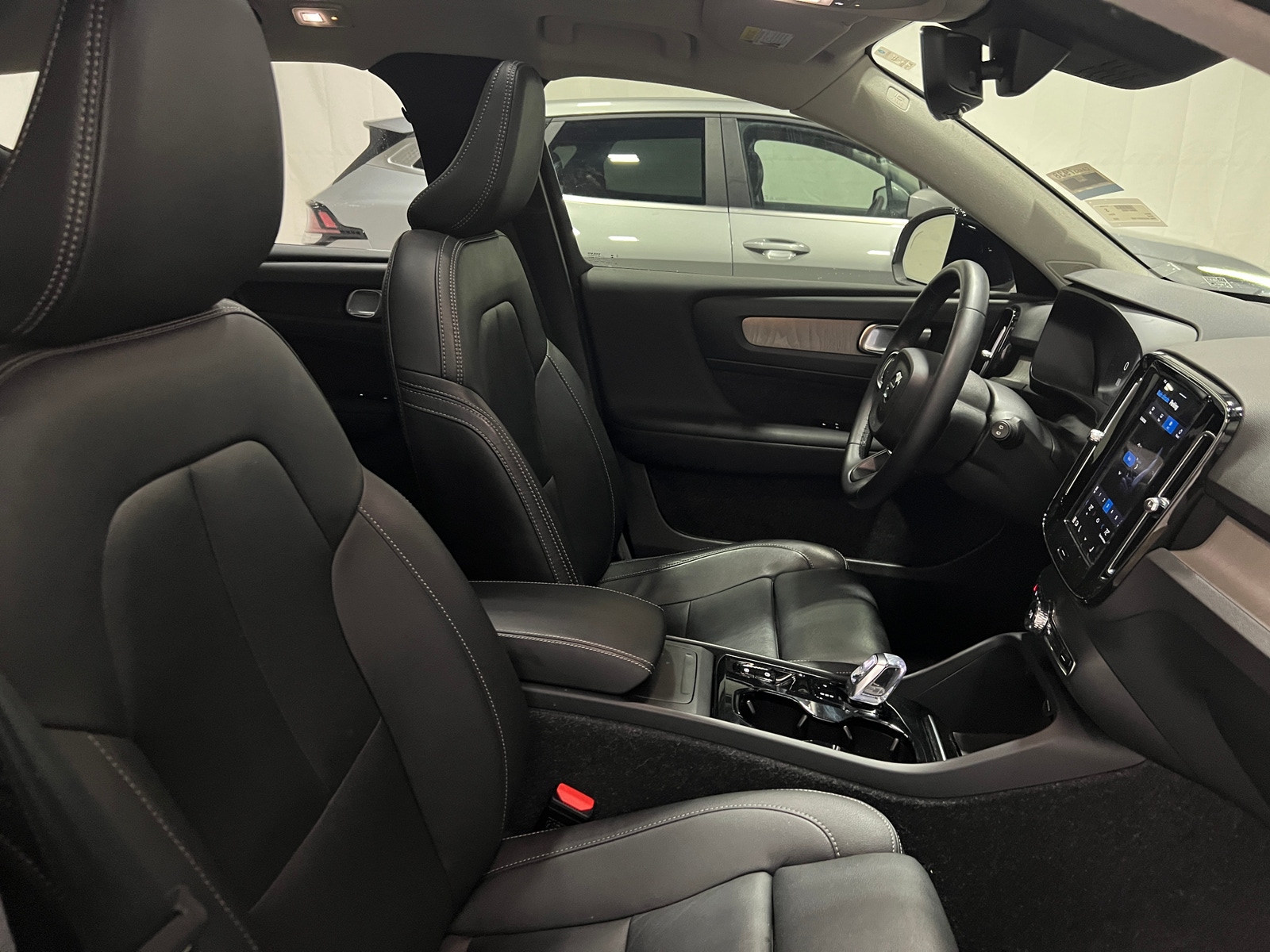 Thumbnail: 2025 Volvo XC40 - 2