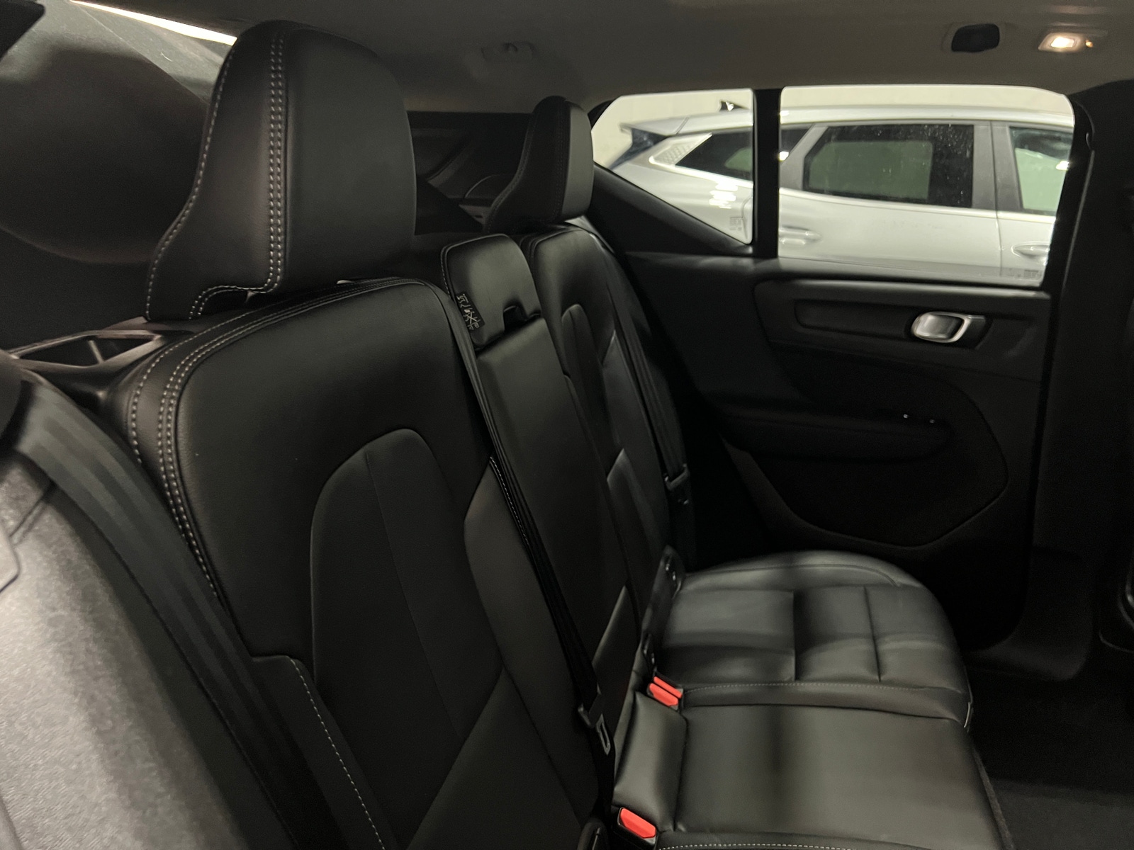 Thumbnail: 2025 Volvo XC40 - 6