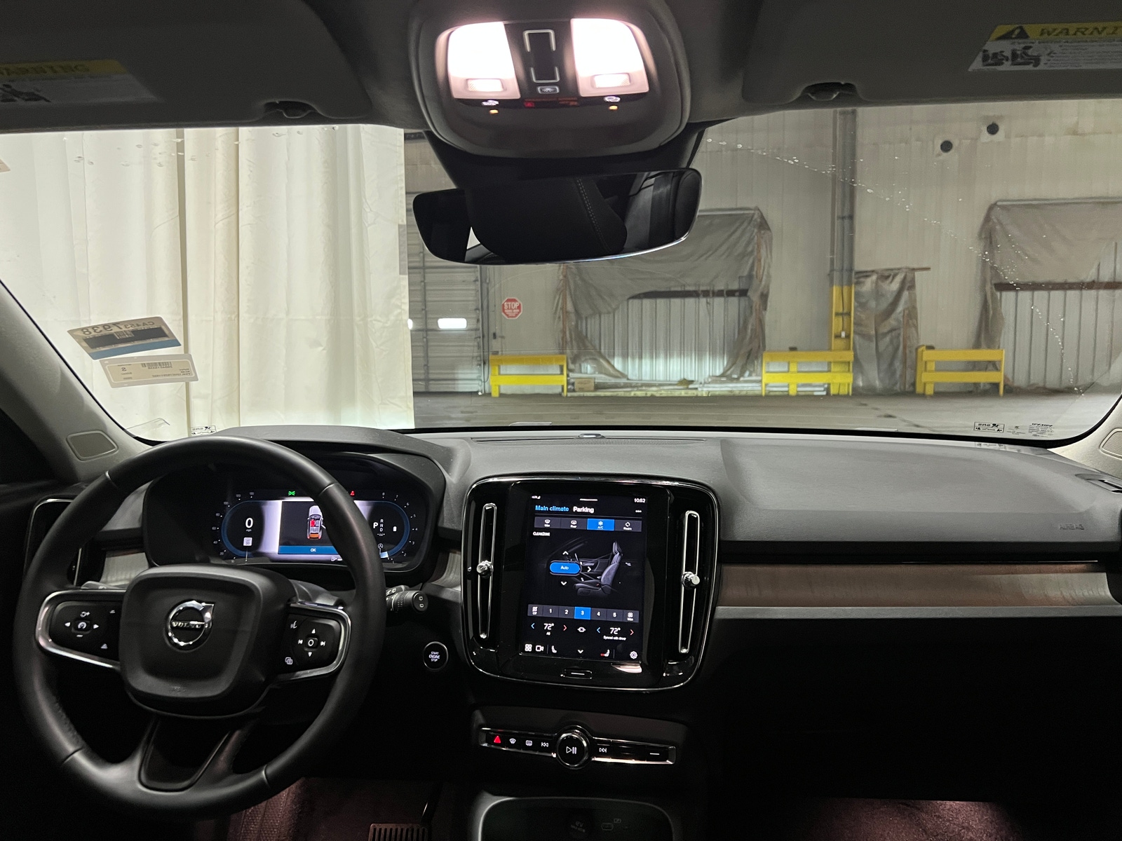 Thumbnail: 2025 Volvo XC40 - 3