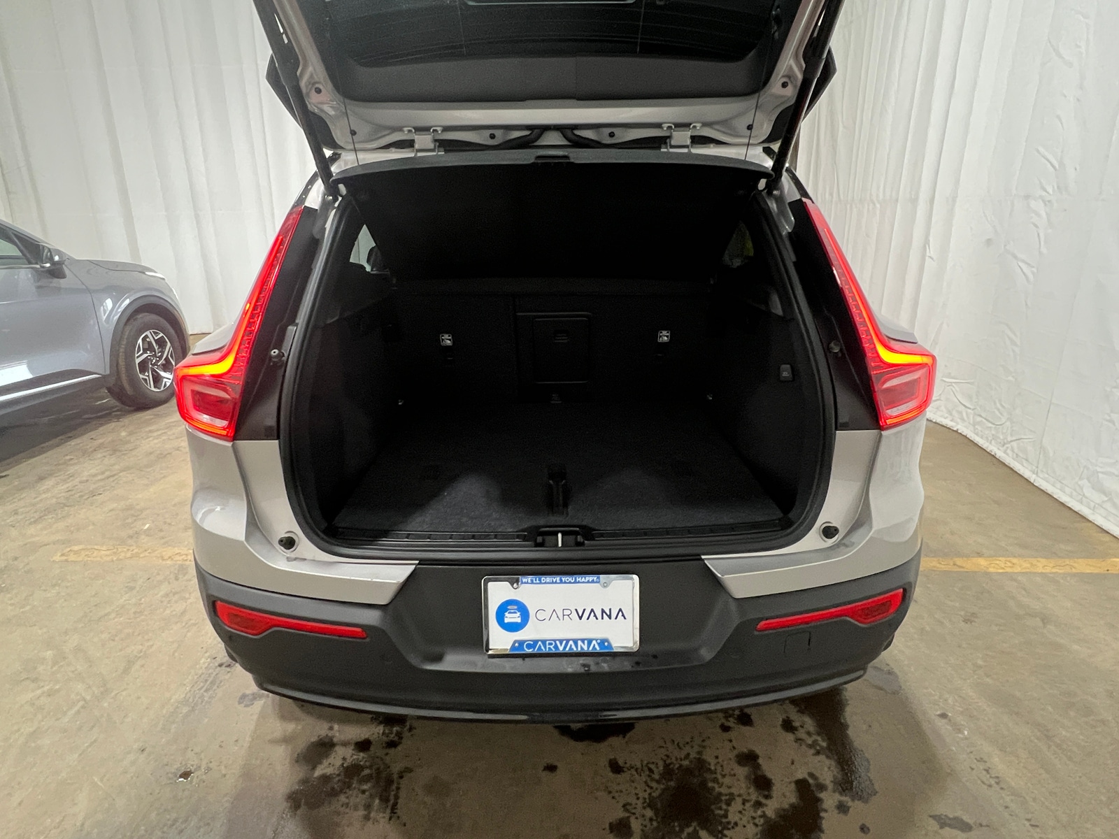 Thumbnail: 2025 Volvo XC40 - 7