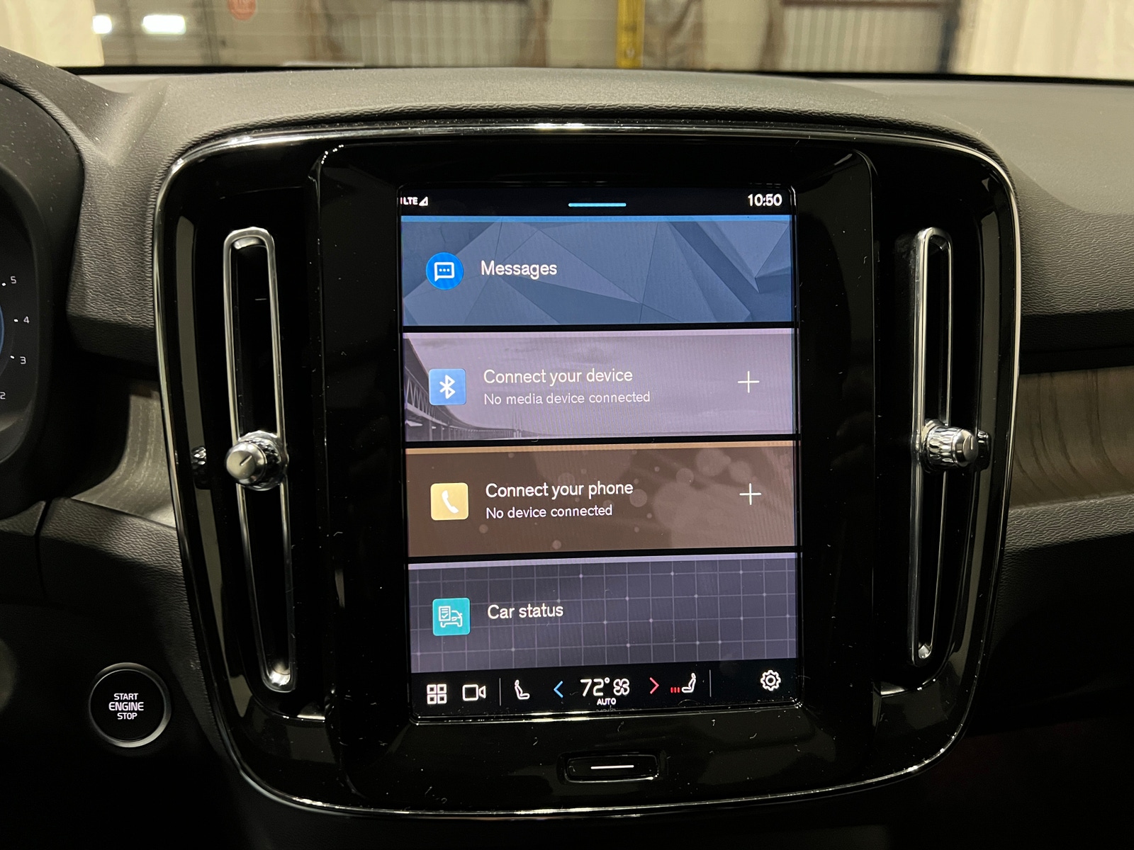 Thumbnail: 2025 Volvo XC40 - 4