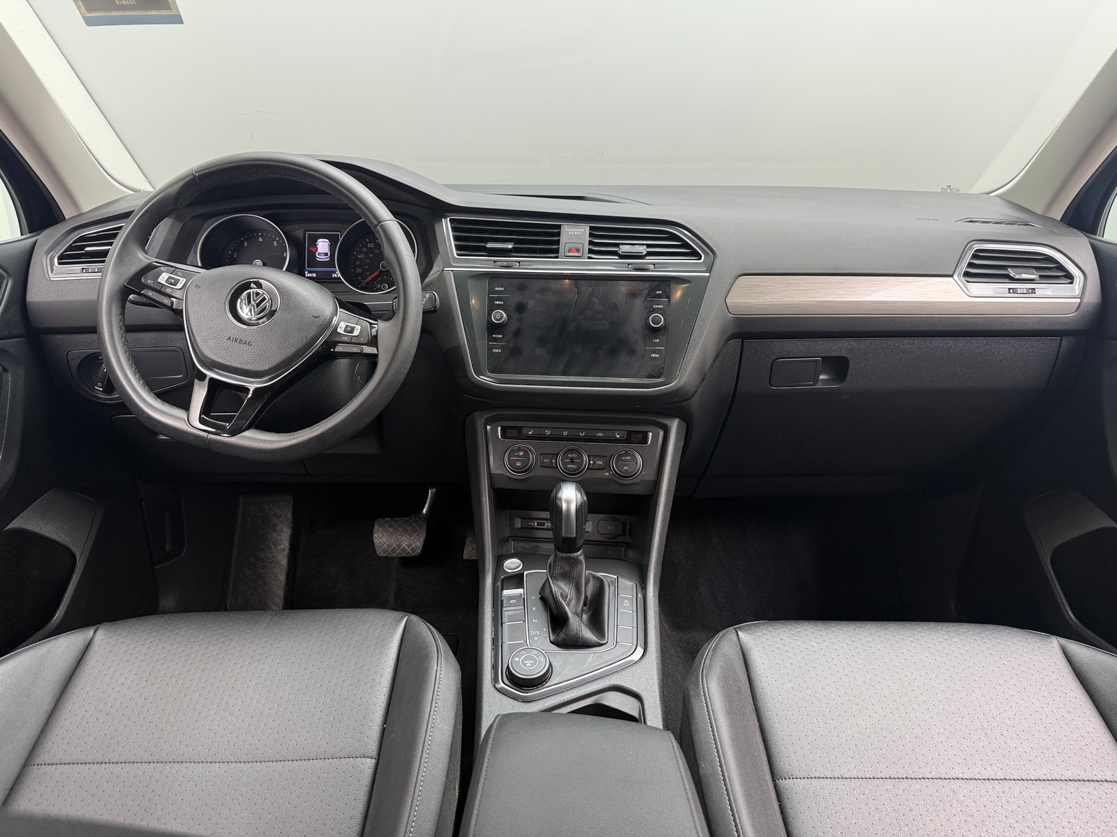 Thumbnail: 2020 Volkswagen Tiguan - 2