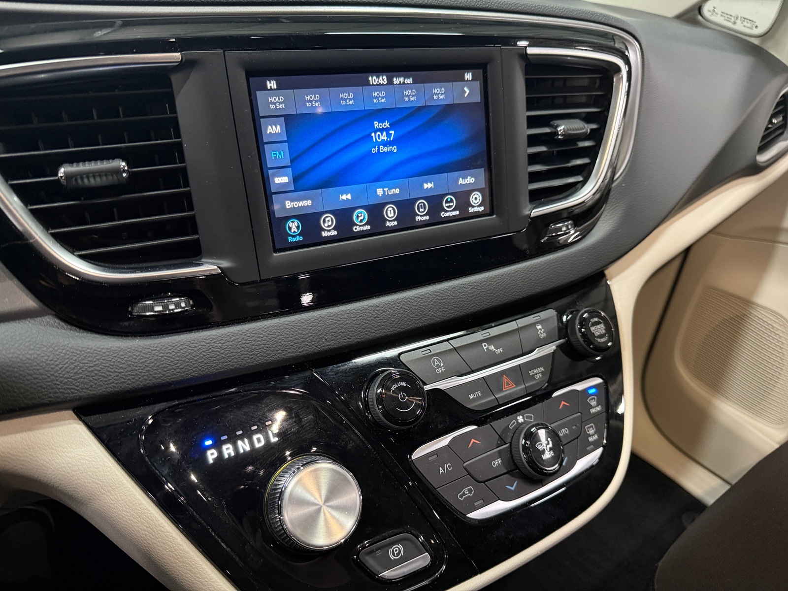 Thumbnail: 2020 Chrysler Pacifica - 4