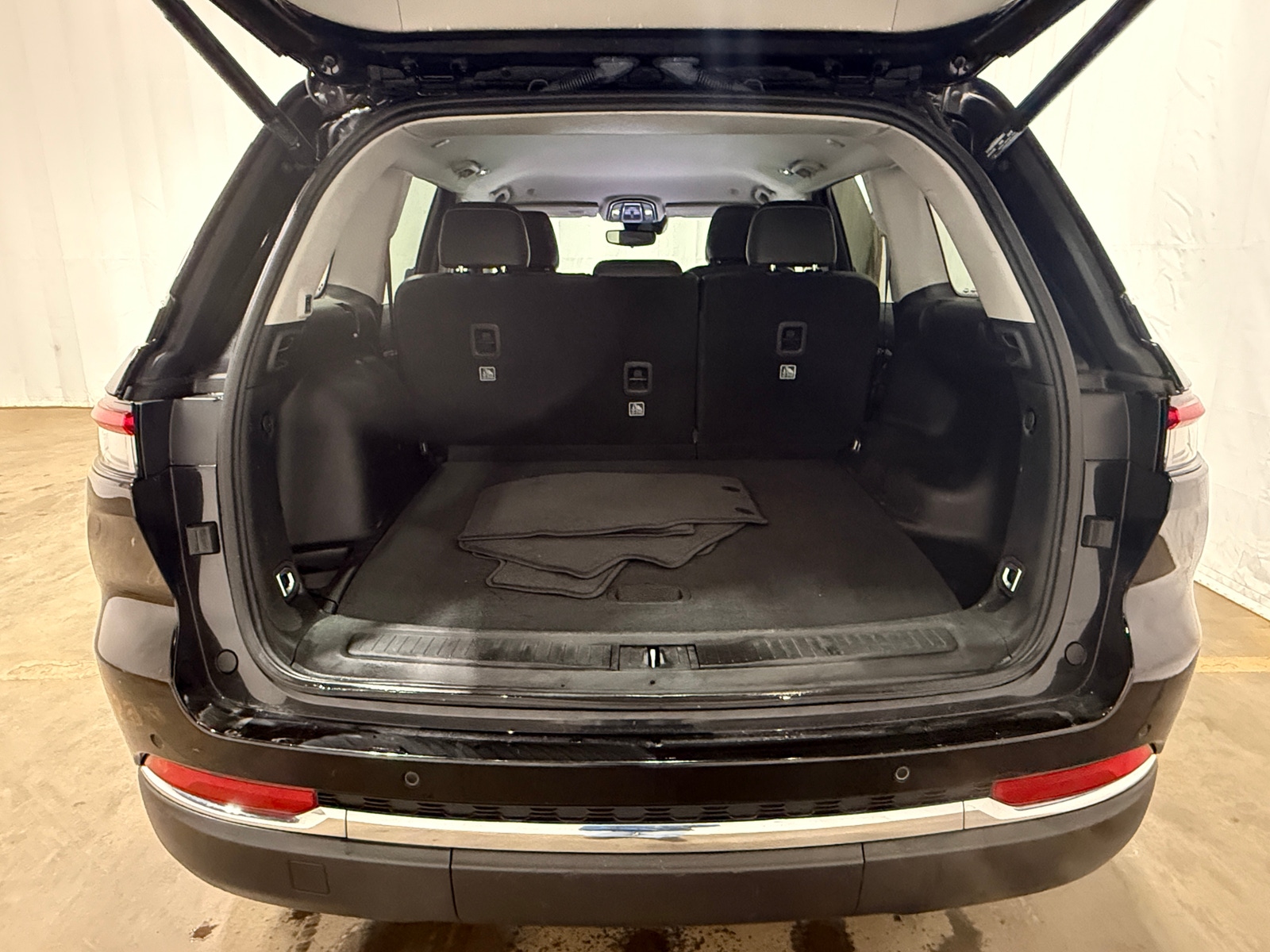 Thumbnail: 2023 Jeep Grand Cherokee - 7