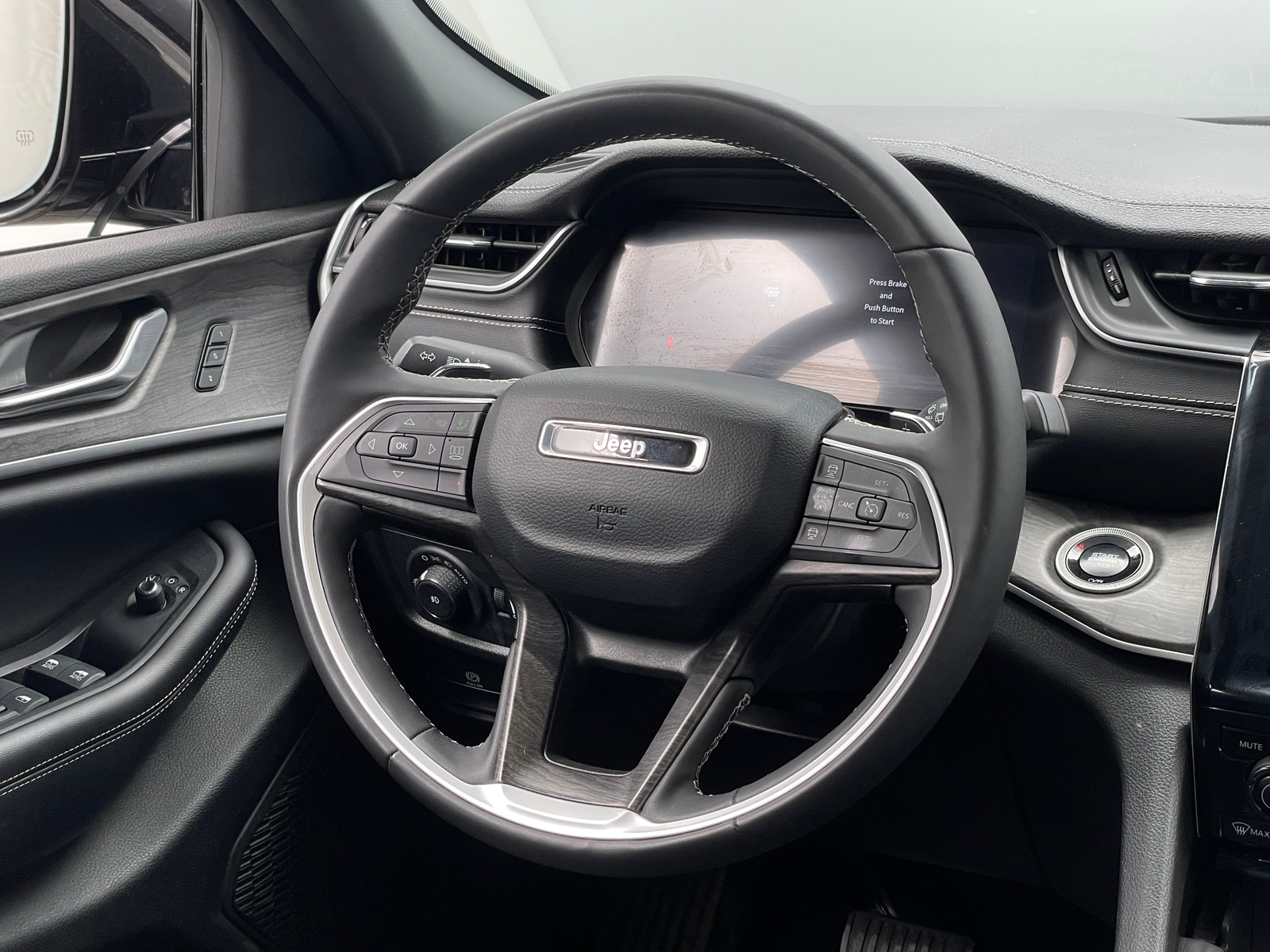 Thumbnail: 2024 Jeep Grand Cherokee L - 4