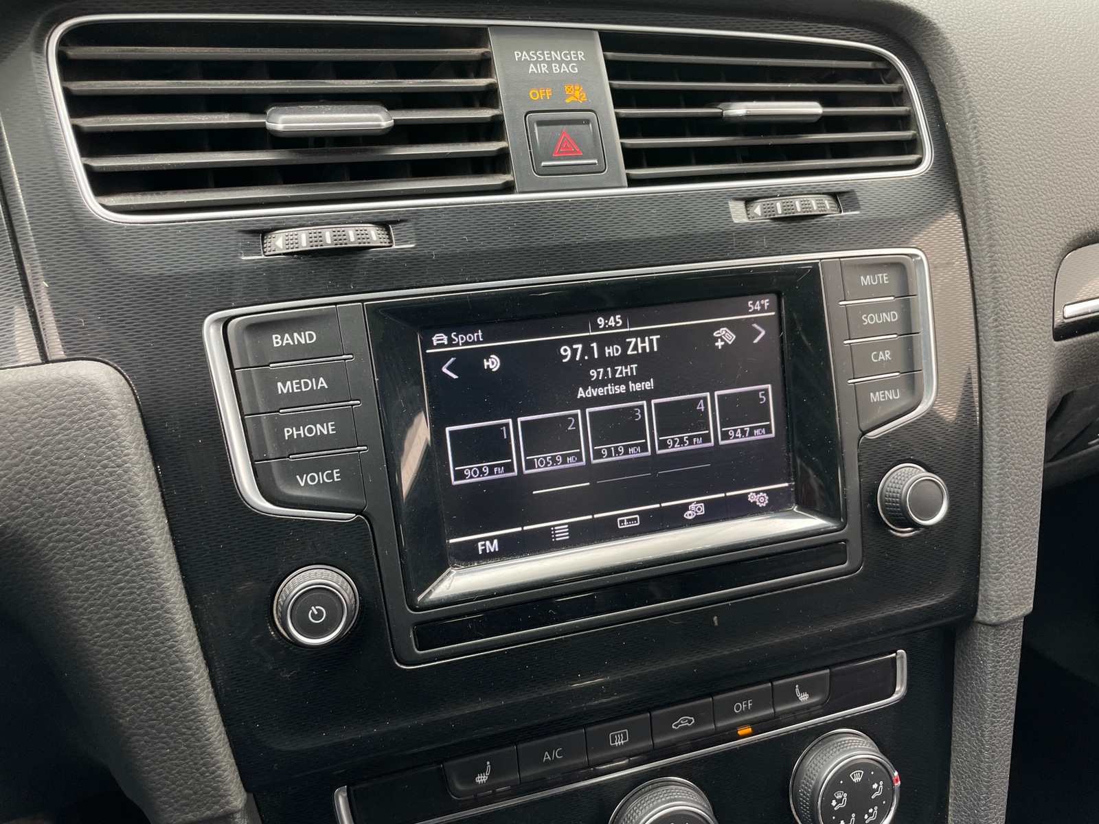 Thumbnail: 2015 Volkswagen Golf - 4