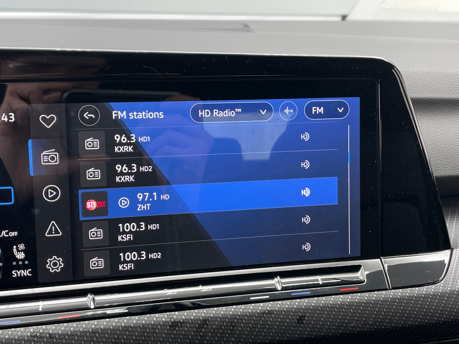 Thumbnail: 2022 Volkswagen Golf - 3