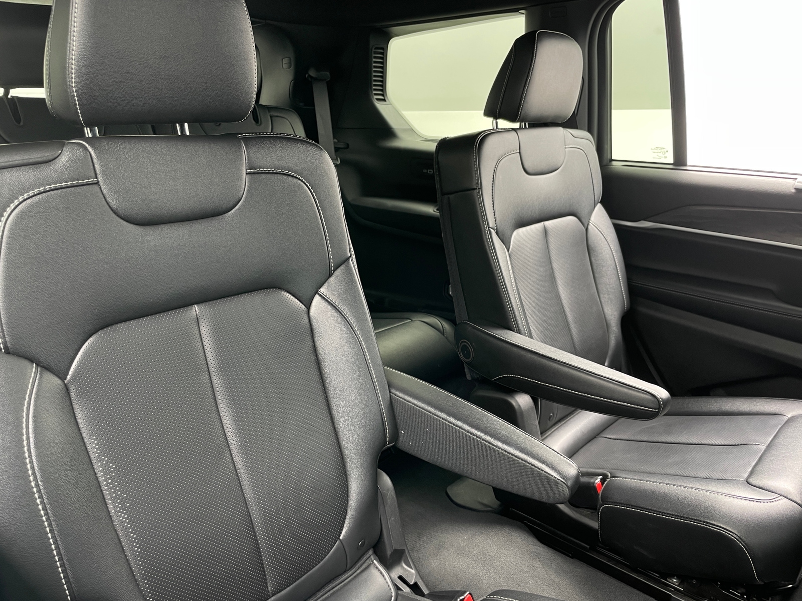 Thumbnail: 2024 Jeep Grand Cherokee L - 5