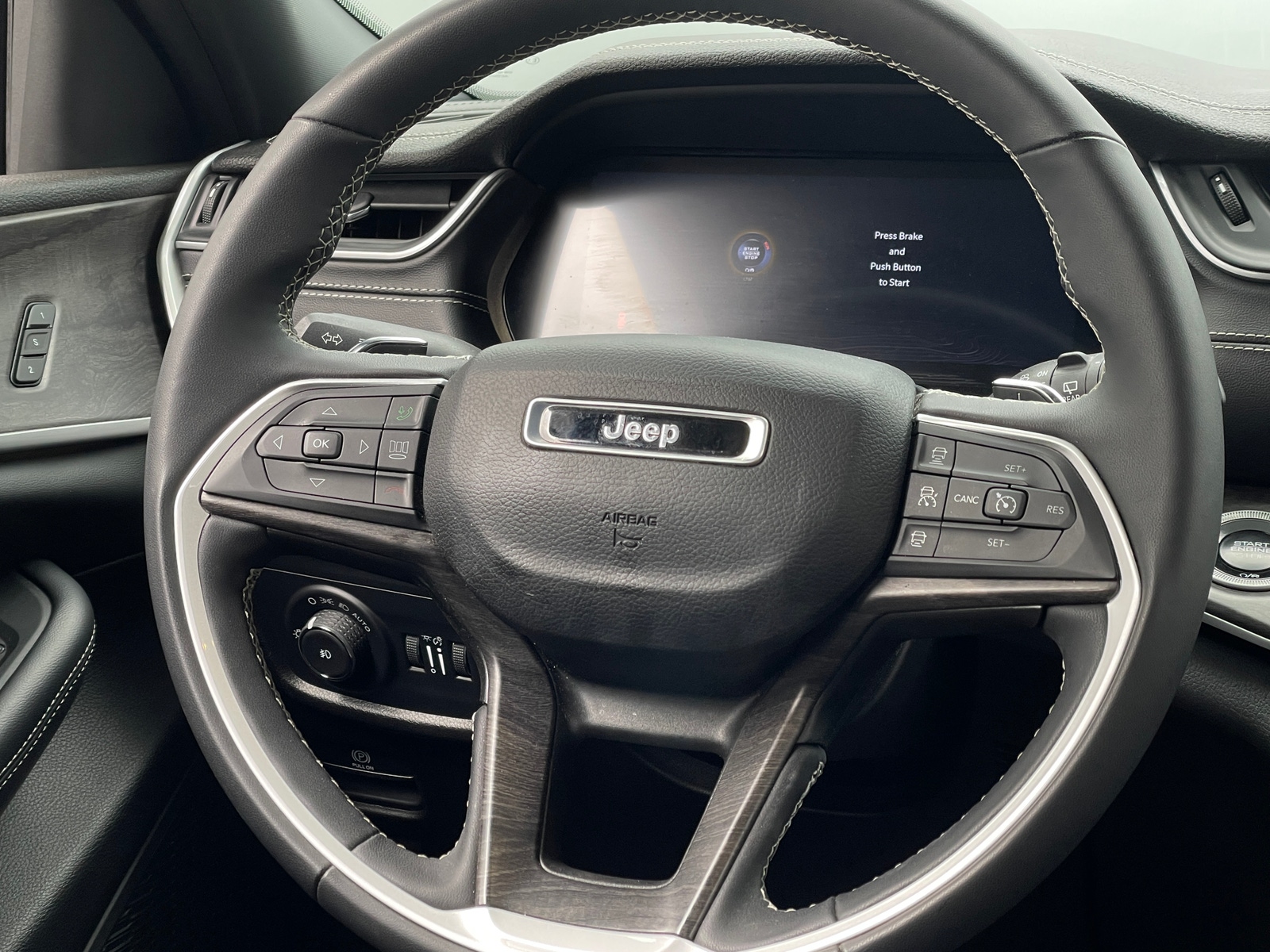 Thumbnail: 2024 Jeep Grand Cherokee L - 4